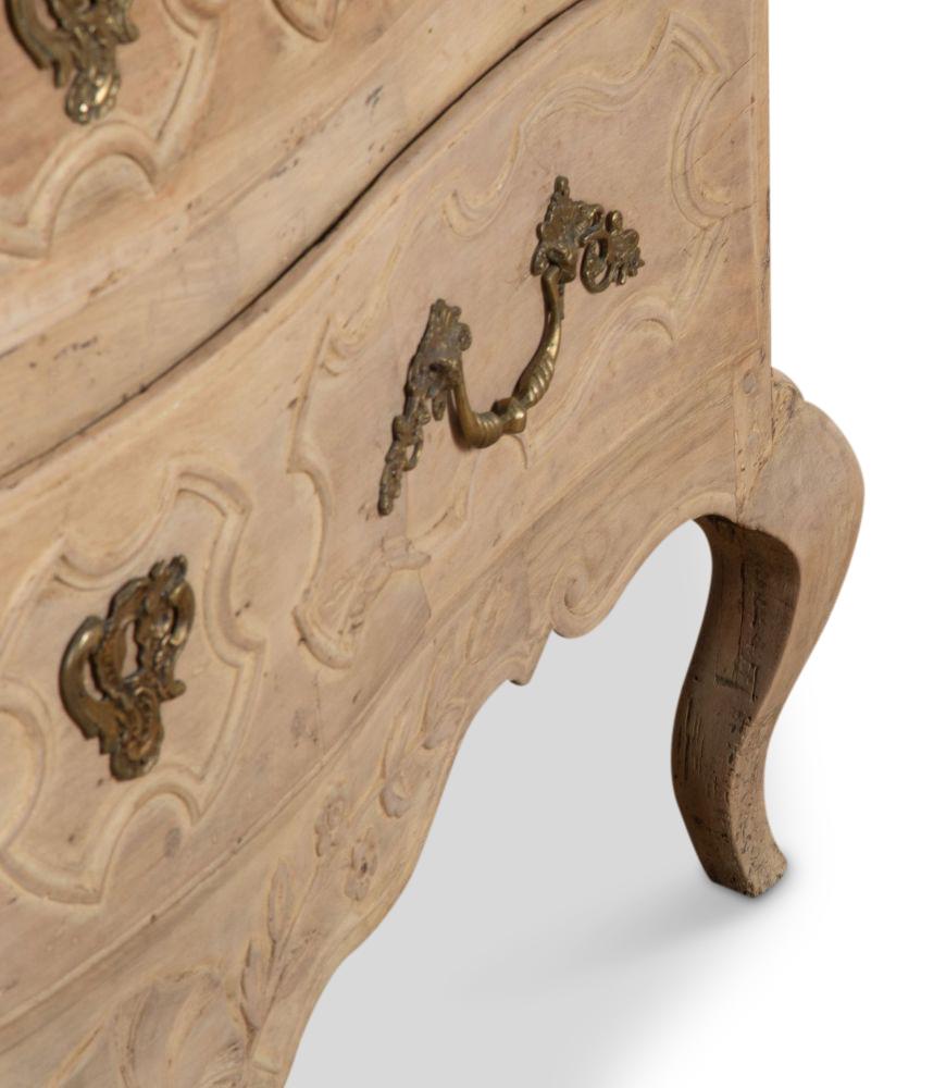 Commode francese a due cassetti in stile serpentino In condizioni buone in vendita a Tetbury, Gloucestershire