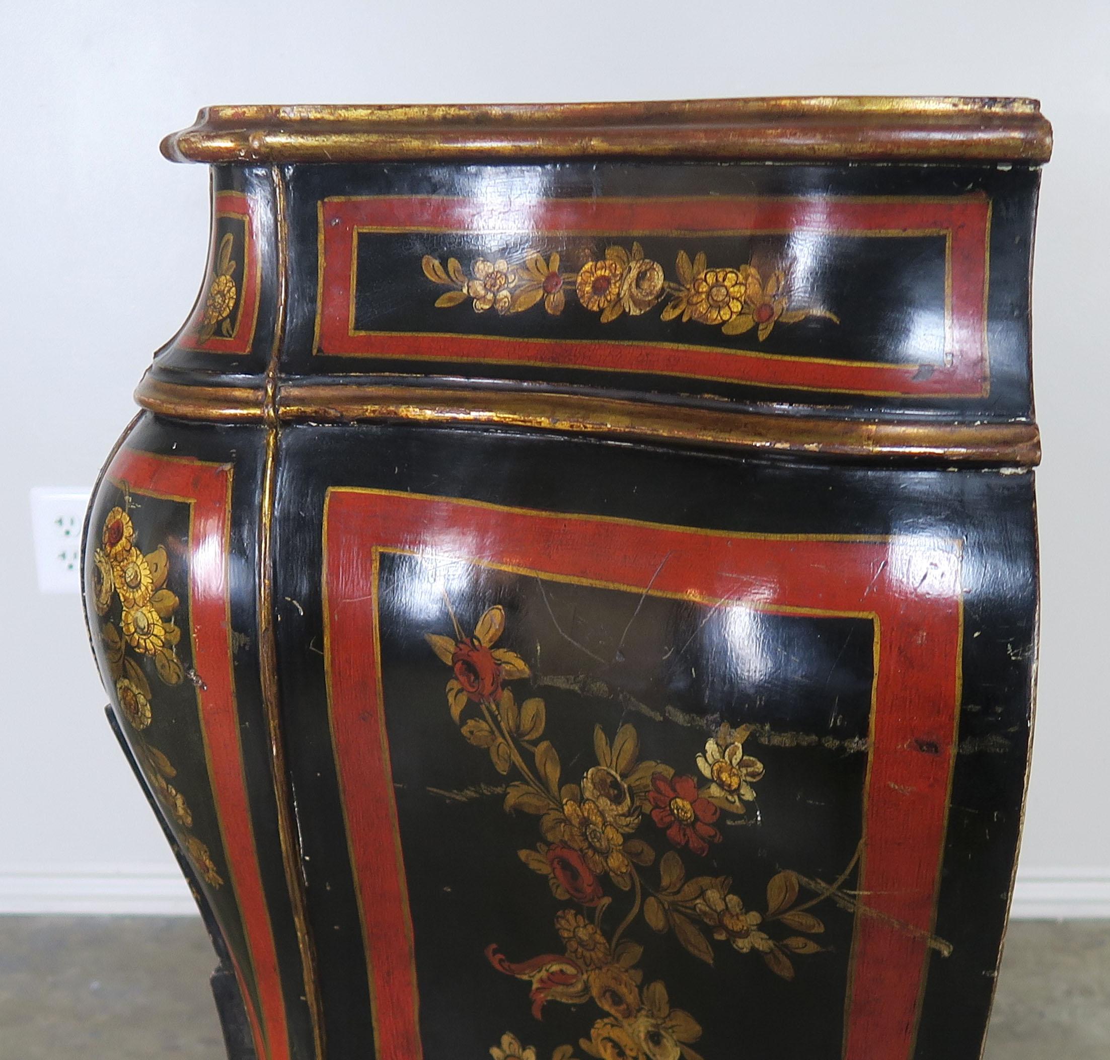 French Serpentine Shaped Chinoiserie Painted Chest of Drawers, circa 1930s 5