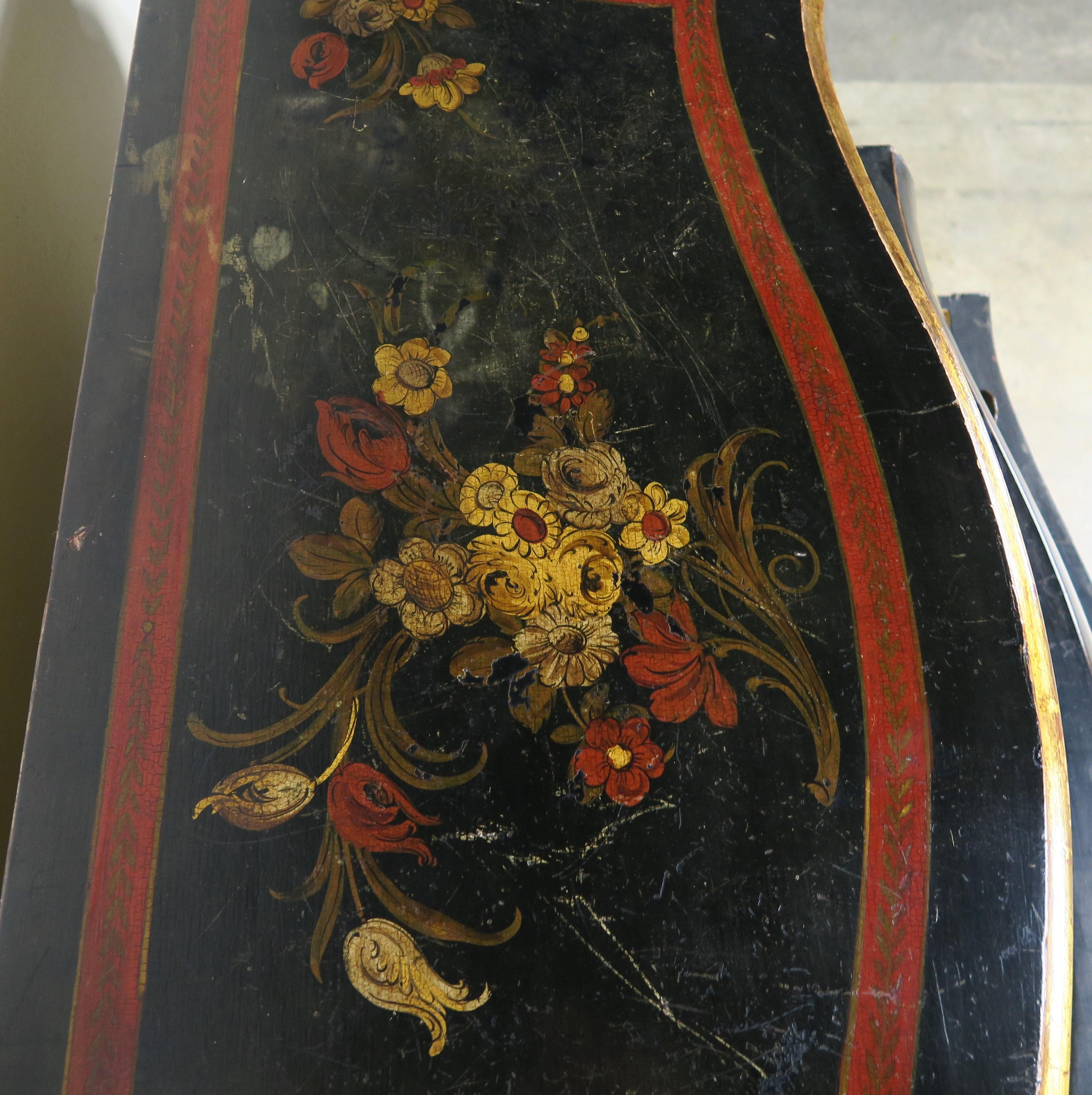 Wood French Serpentine Shaped Chinoiserie Painted Chest of Drawers, circa 1930s
