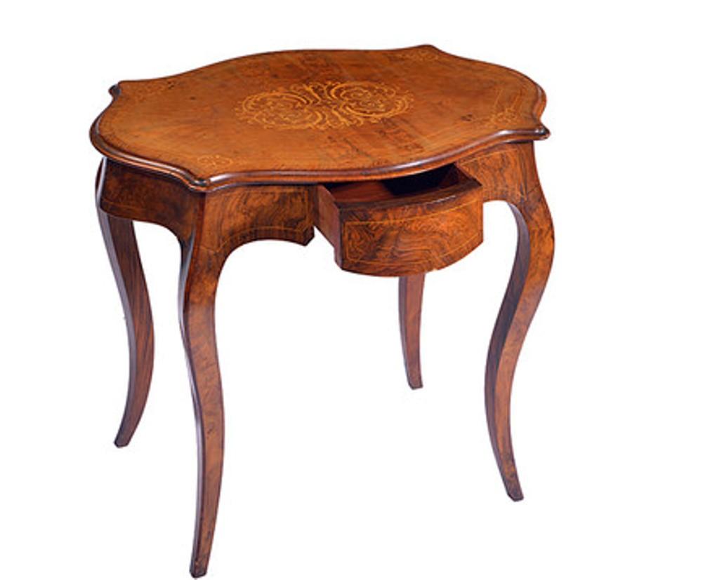 International Style A French Serpentine Shaped Walnut Centre Table with Satinwood Inlay For Sale