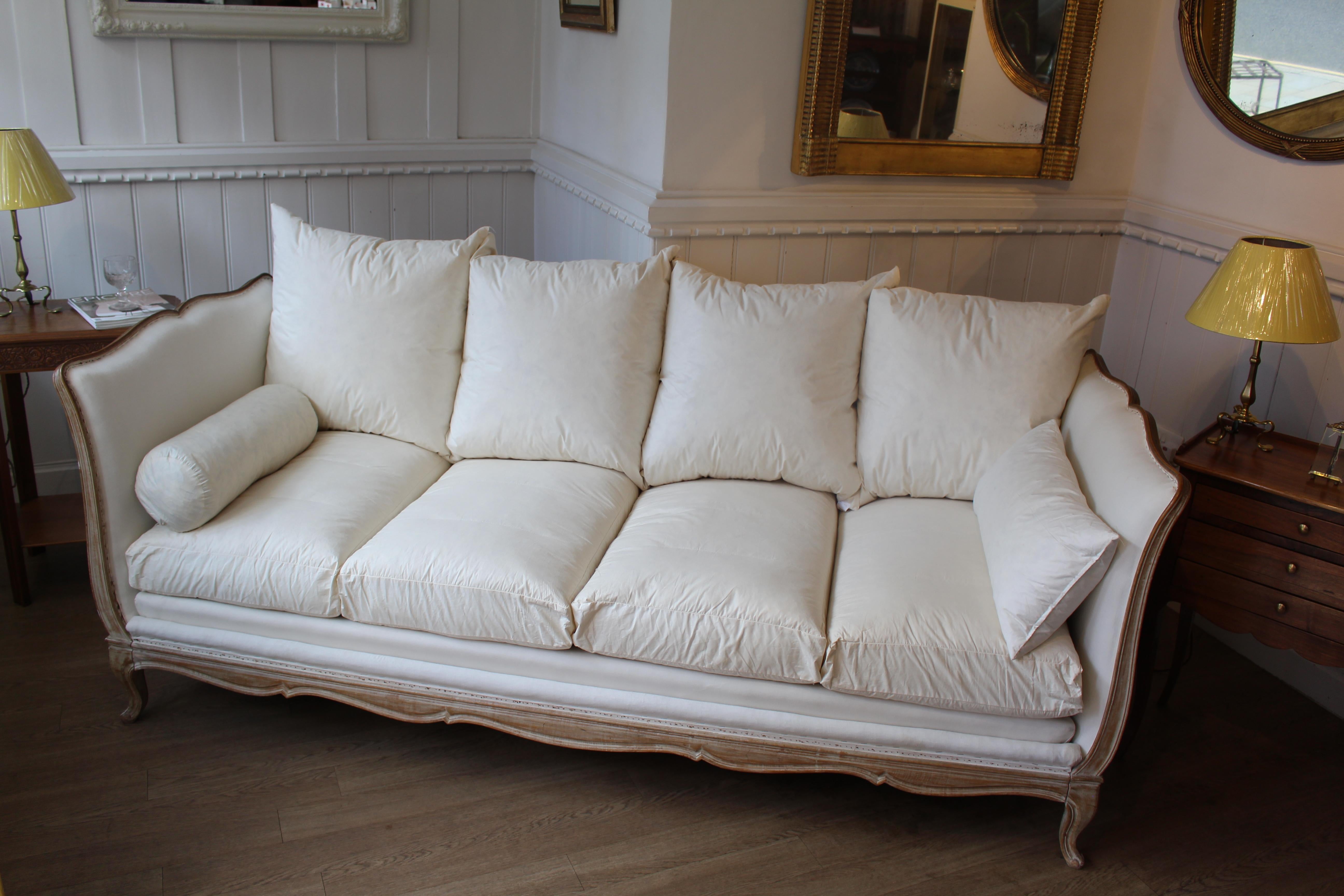 Serpentine Wooden 20th Century Daybed Sofa Centre Bench Bed Louis XV Style In Good Condition For Sale In Dorking, Surrey