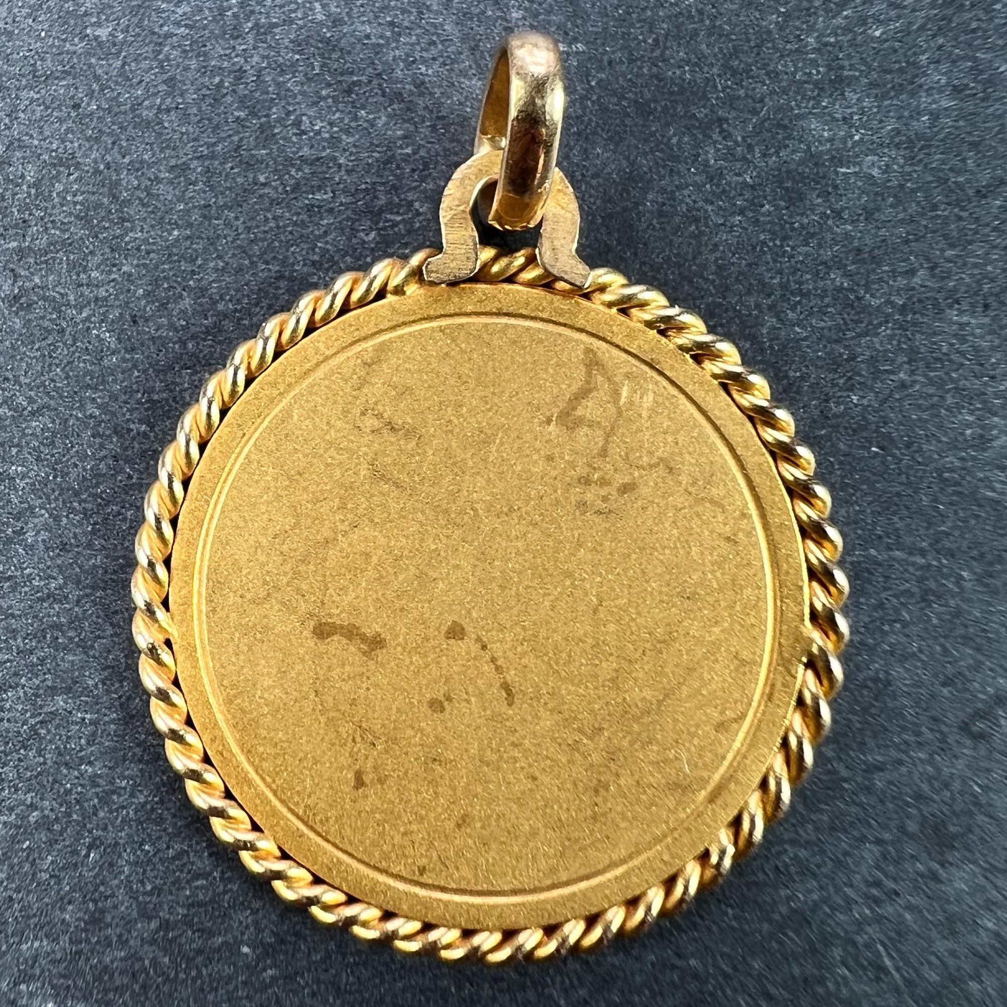 French Serraz Virgin Mary 18K Yellow Gold Medal Pendant In Good Condition For Sale In London, GB