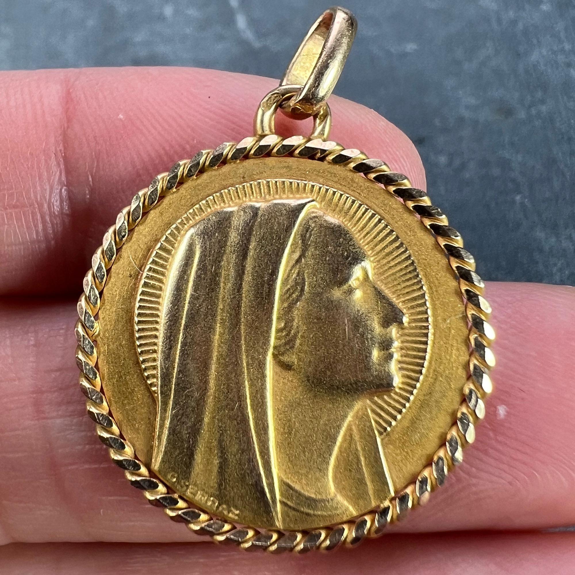 French Serraz Virgin Mary 18K Yellow Gold Medal Pendant For Sale 1