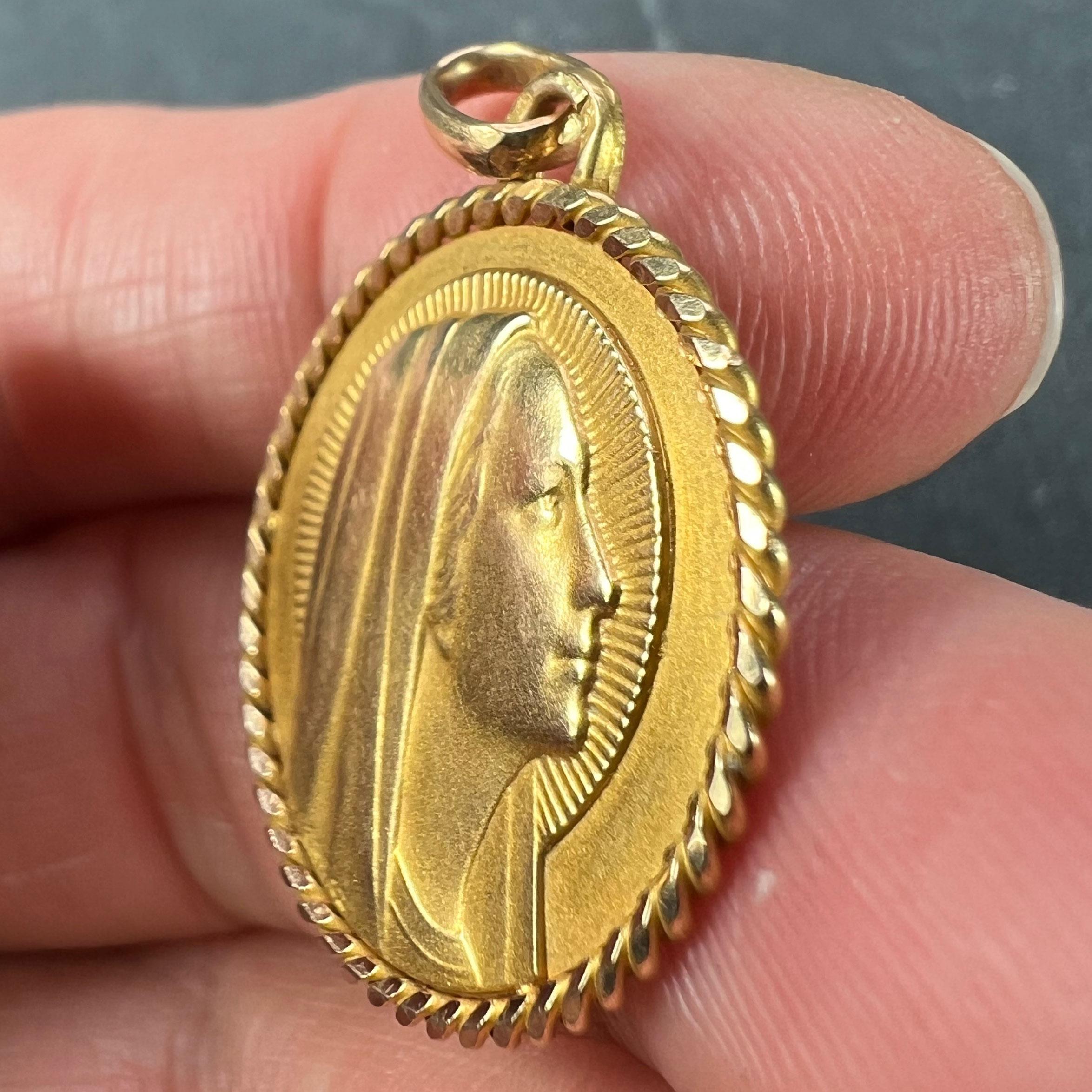 French Serraz Virgin Mary 18K Yellow Gold Medal Pendant For Sale 3