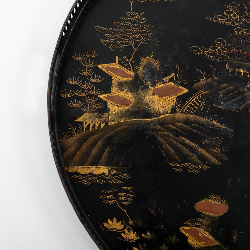 Metal French serving tray with chinoiserie painting on black metal, early 19th century For Sale