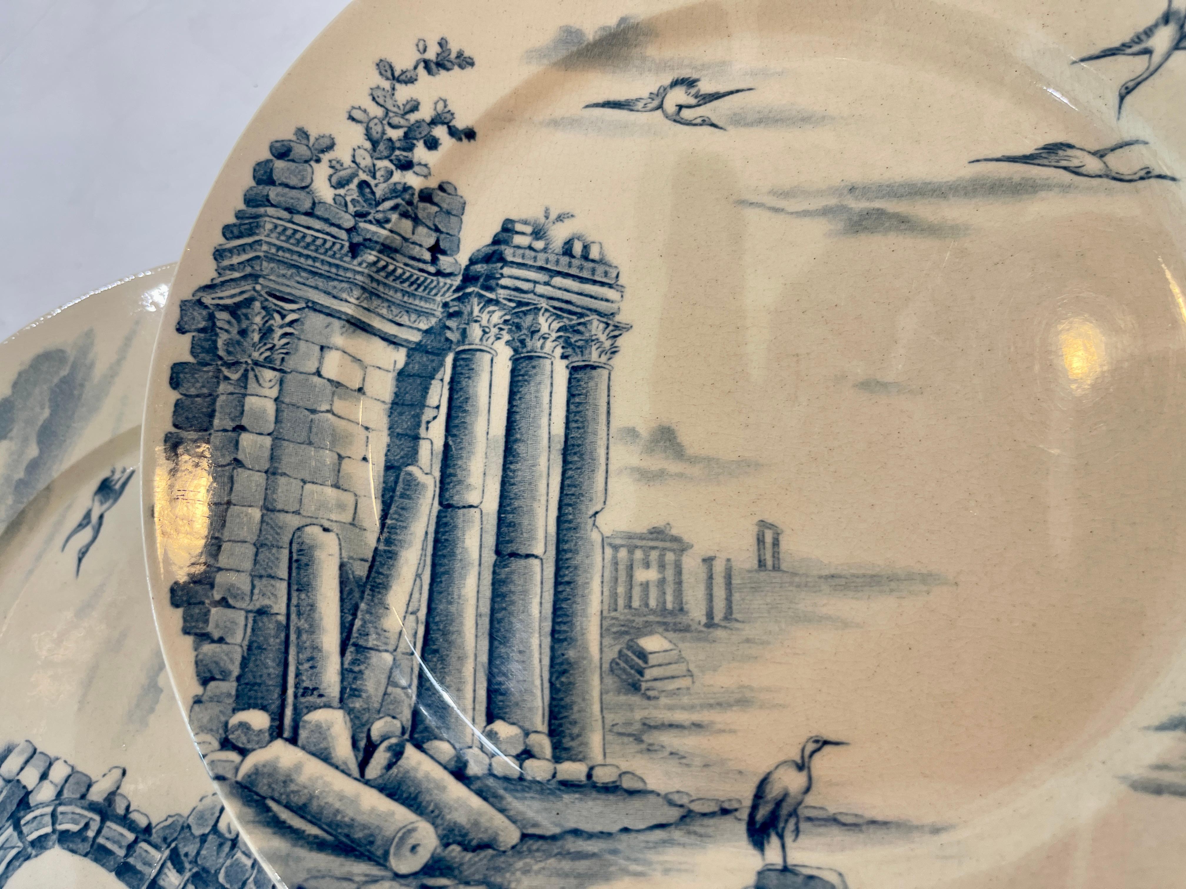 Juego francés de 12 platos arquitectónicos de loza azul y blanca, Gien, C.1900 en venta 3