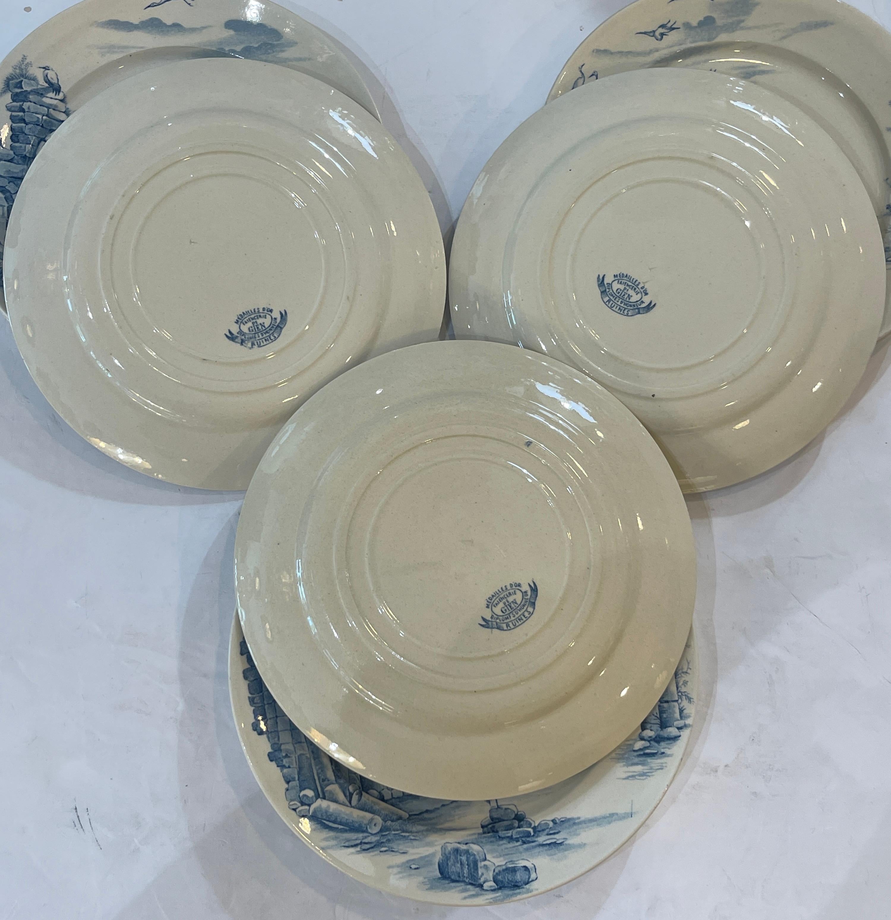 Juego francés de 12 platos arquitectónicos de loza azul y blanca, Gien, C.1900 en venta 6