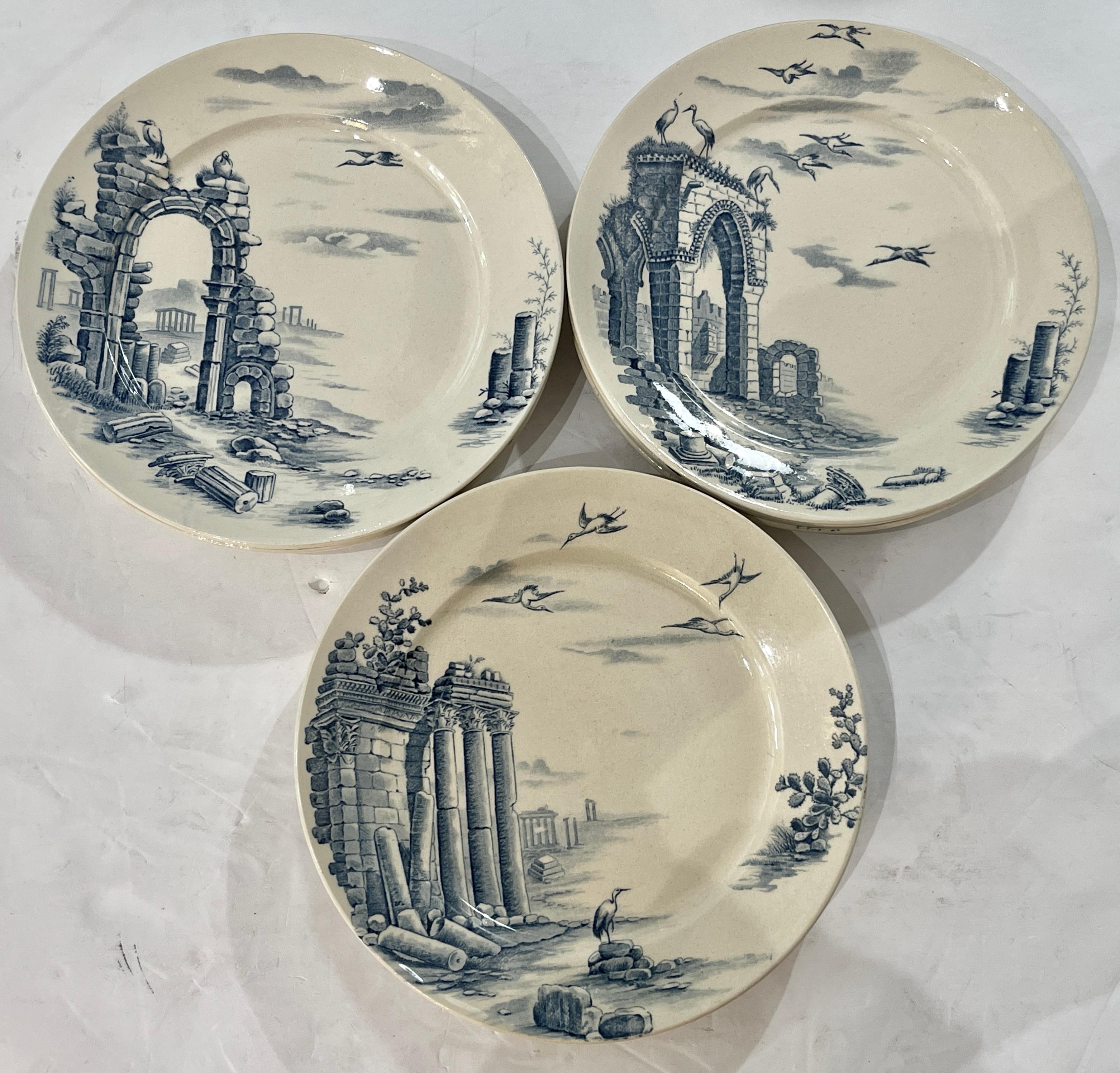 Juego francés de 12 platos arquitectónicos de loza azul y blanca, Gien, C.1900 Hecho a mano en venta