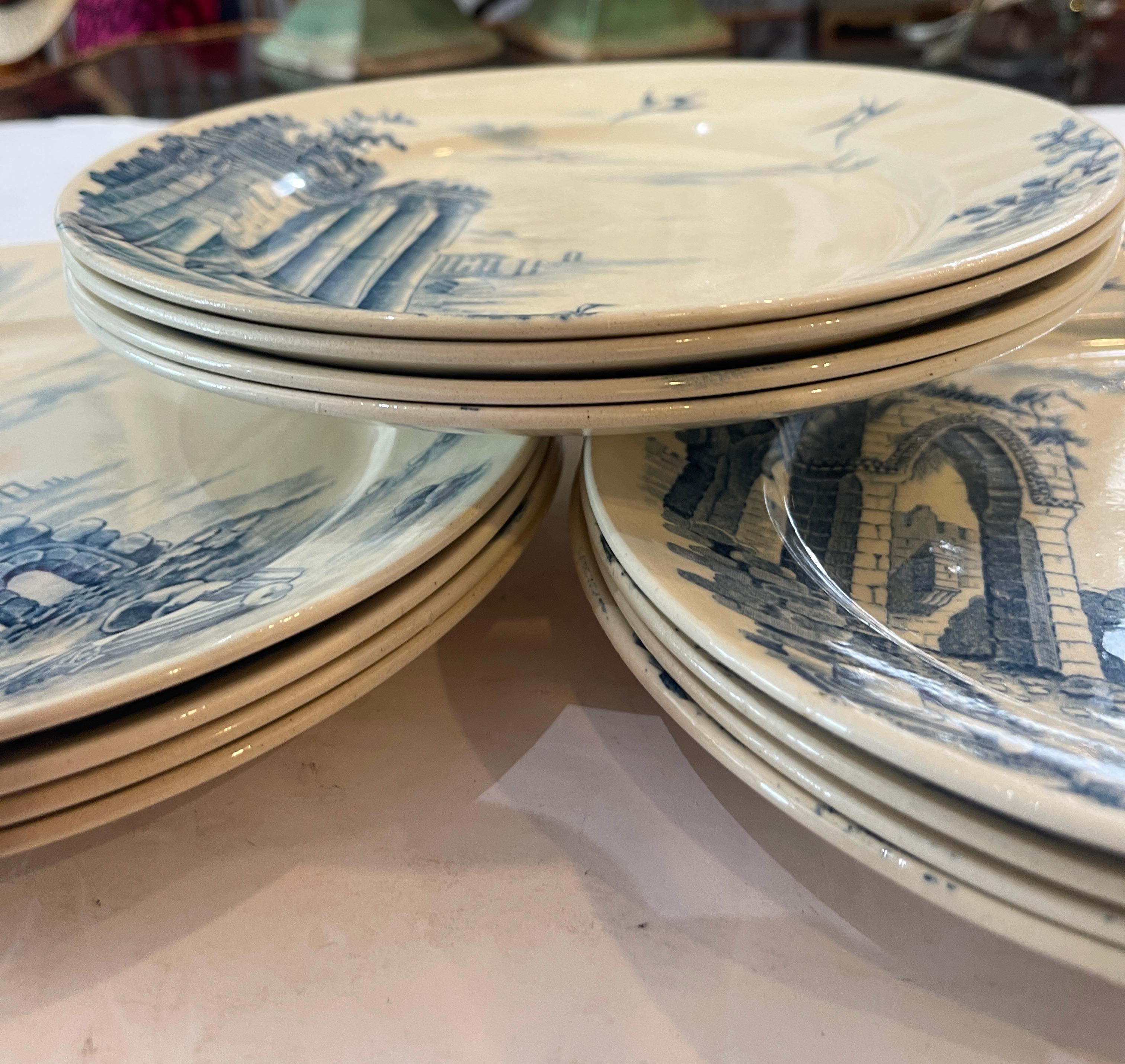Juego francés de 12 platos arquitectónicos de loza azul y blanca, Gien, C.1900 en venta 1