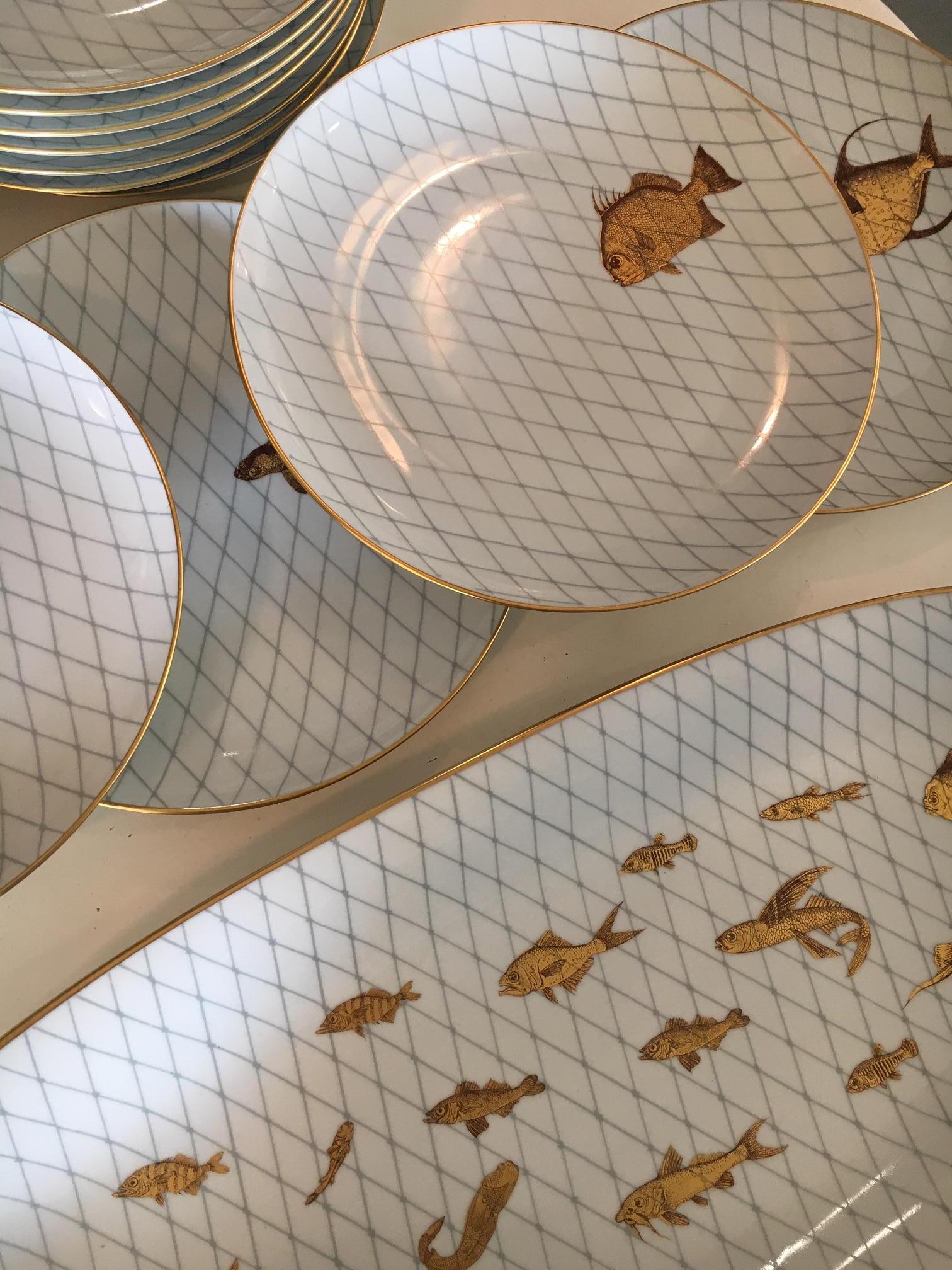 French Set of 12 Golden Plates or Platter Limoges Bernardaud Fish Service, 1950s In Good Condition In LEGNY, FR