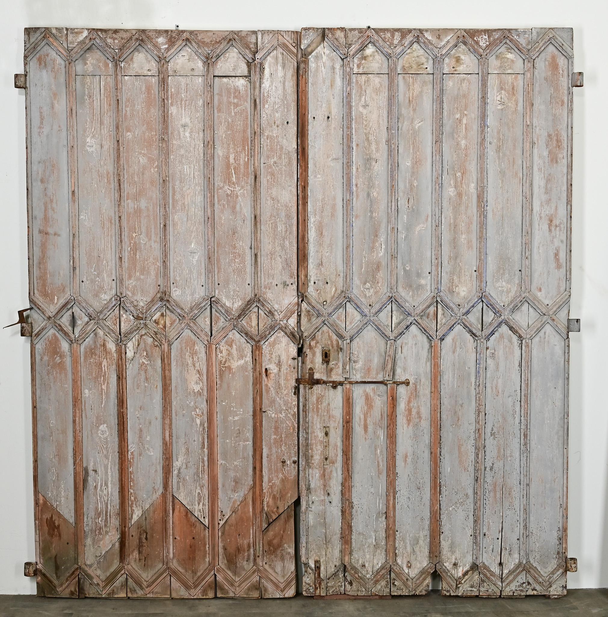 Hand-Carved French Set of 19th Century Entry Doors For Sale