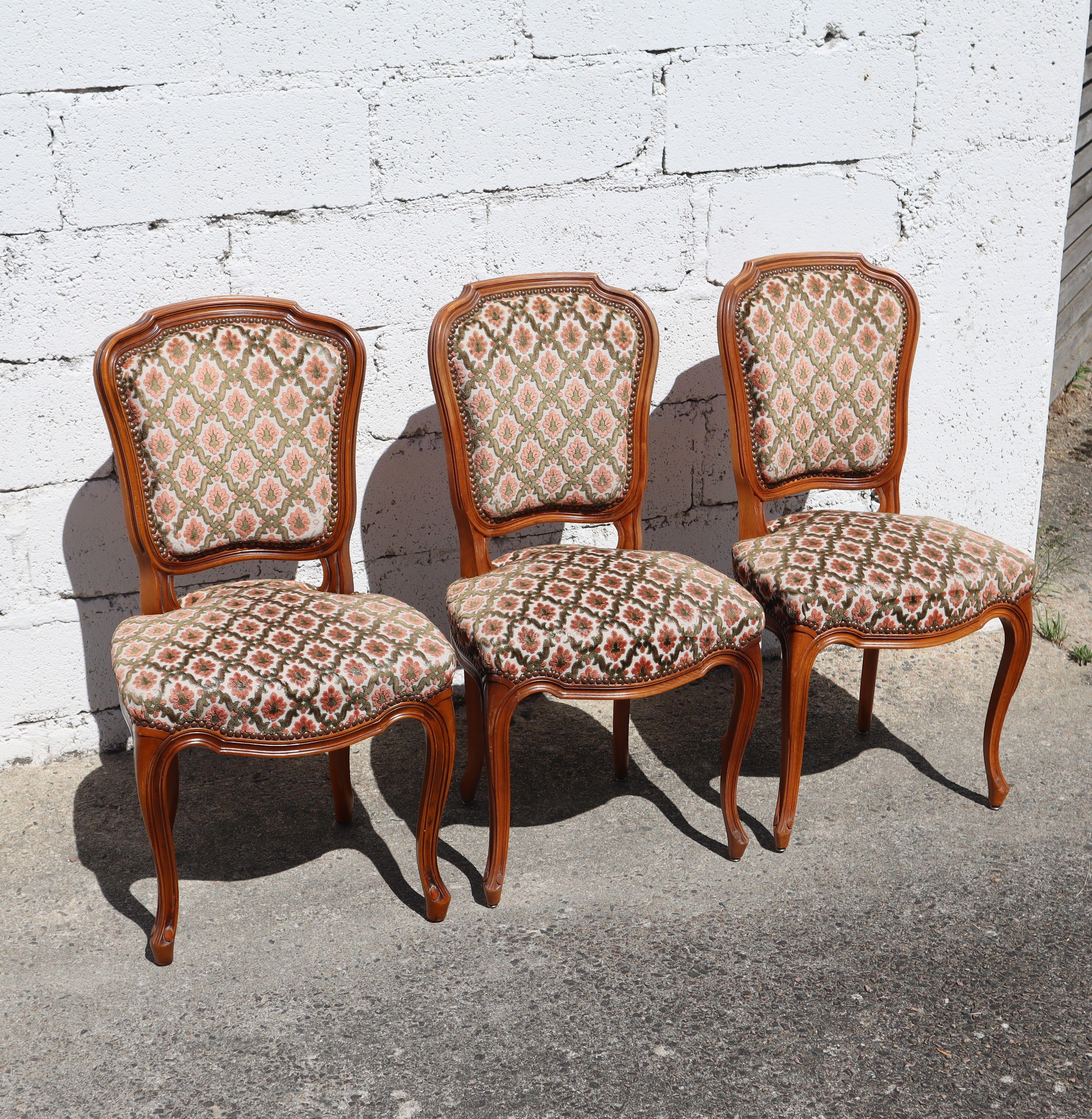 Carved French Set of 3 wooden Dining Chairs - upholstered Dining Chairs-Style Louis XV For Sale