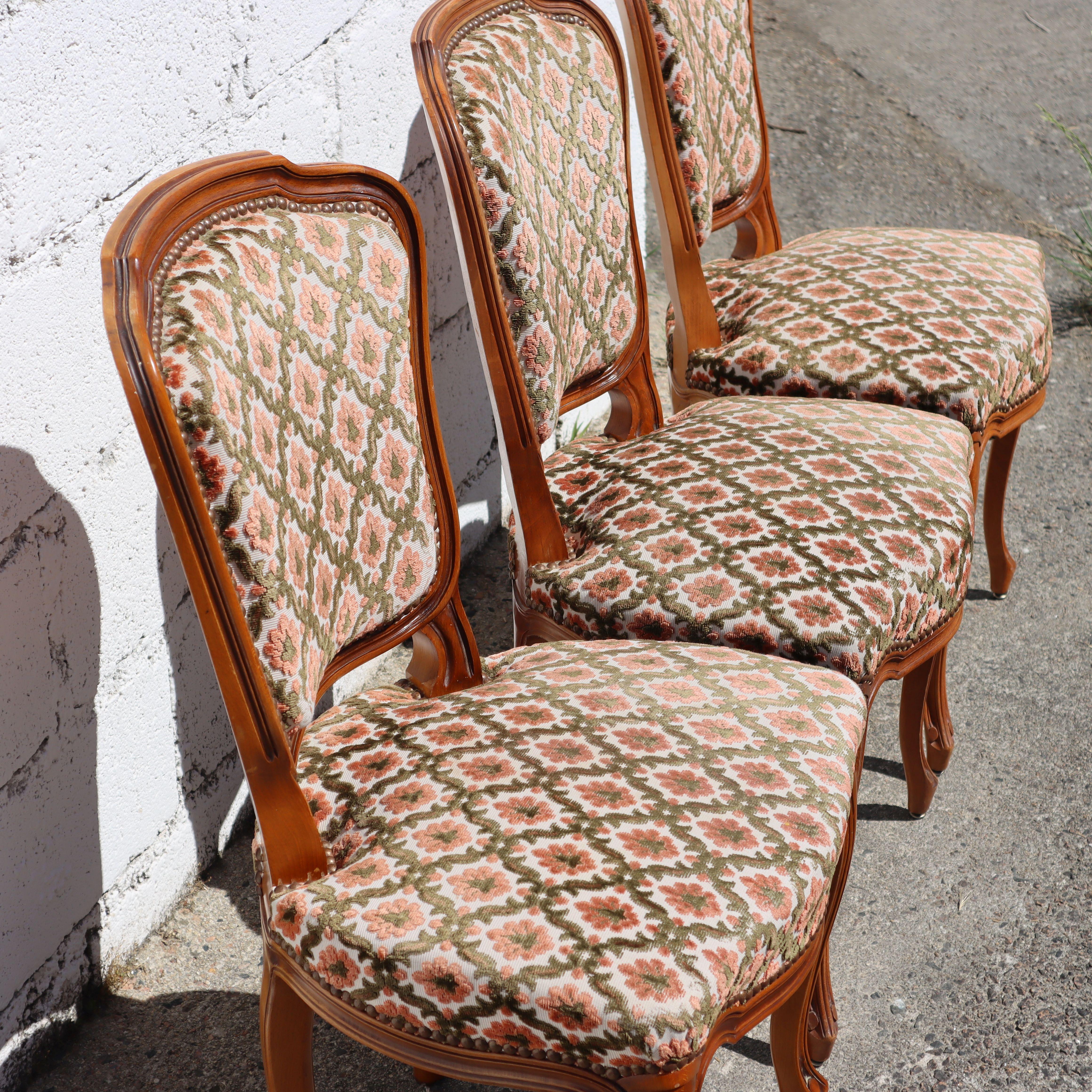 Late 20th Century French Set of 3 wooden Dining Chairs - upholstered Dining Chairs-Style Louis XV For Sale