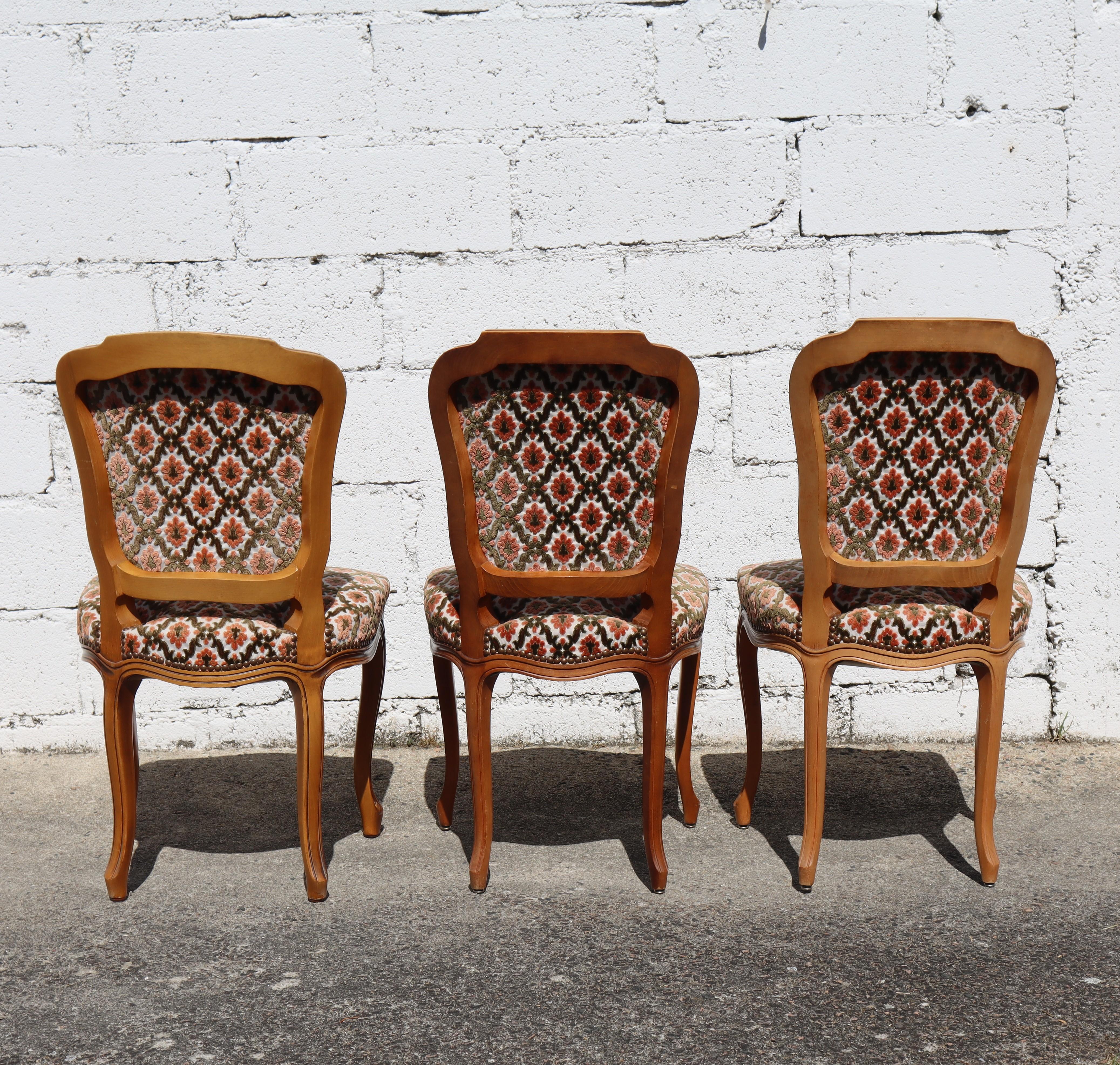 French Set of 3 wooden Dining Chairs - upholstered Dining Chairs-Style Louis XV For Sale 3