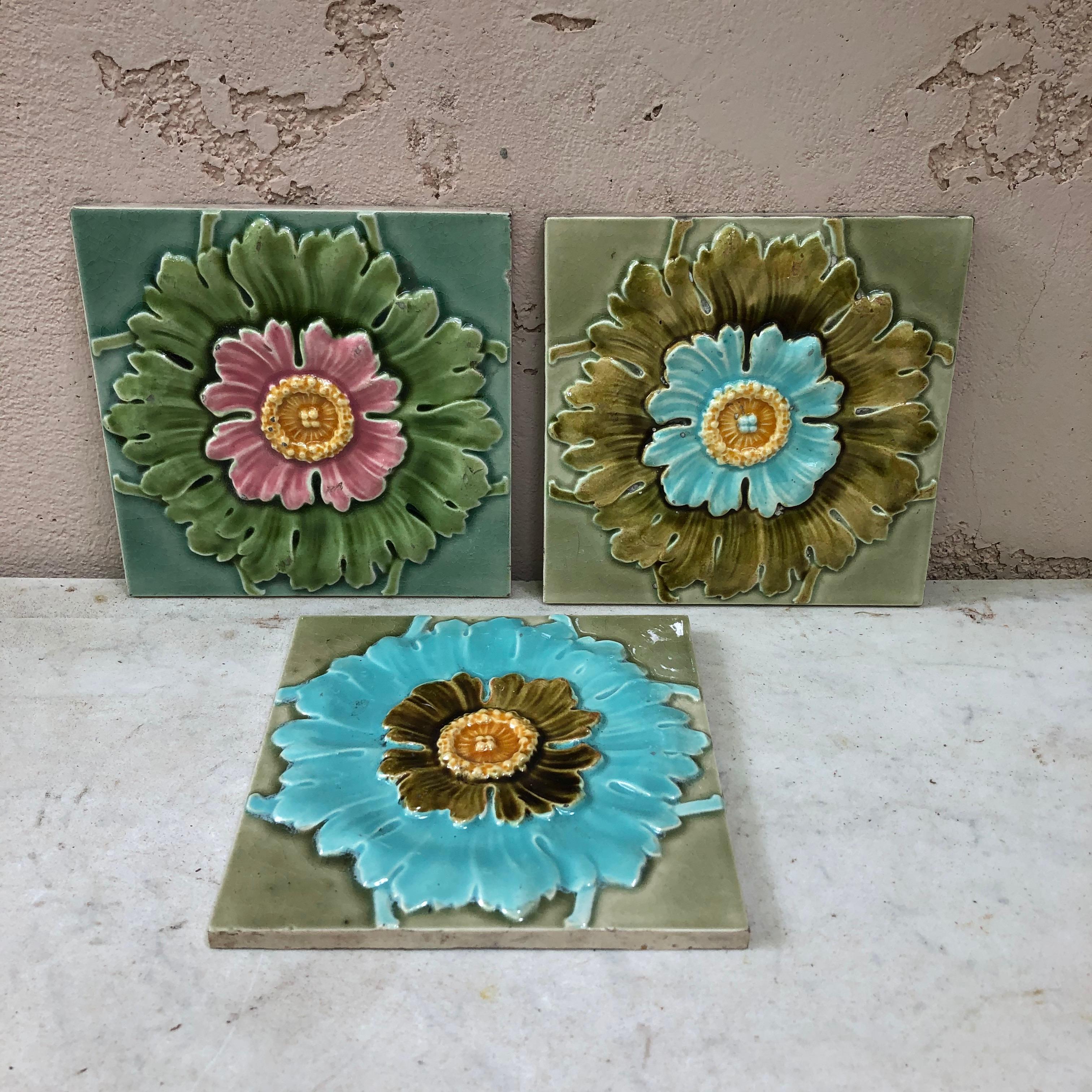 French Set of 4 Majolica Flowers Tiles, circa 1890 In Good Condition For Sale In Austin, TX