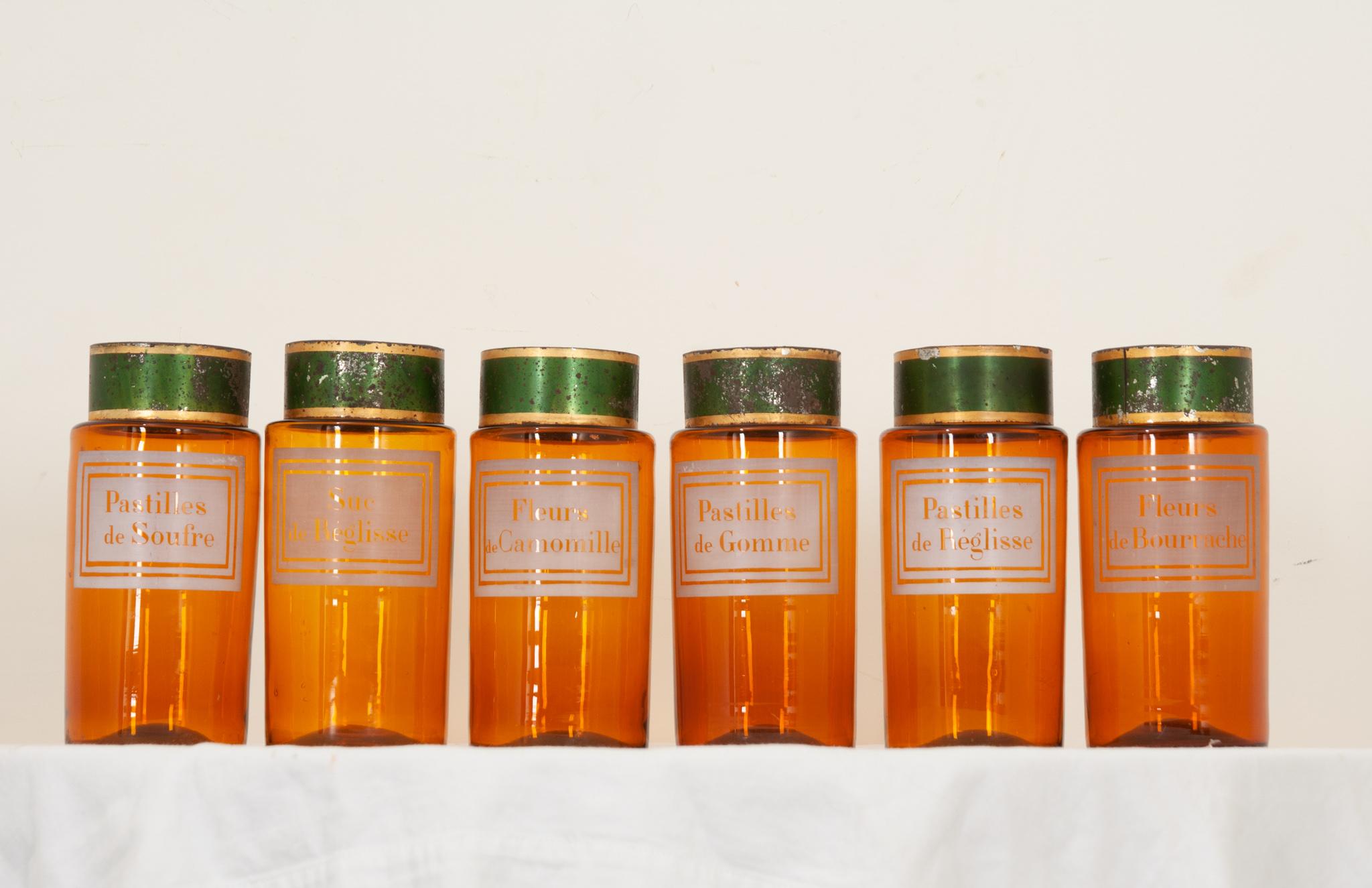 Autre Ensemble français de 6 conteneurs de rangement en verre ambré en vente