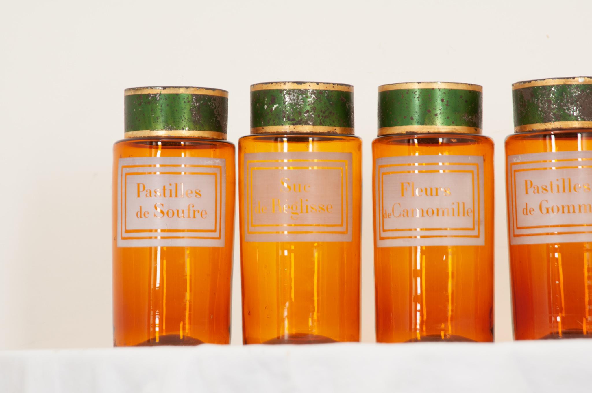 Peint Ensemble français de 6 conteneurs de rangement en verre ambré en vente