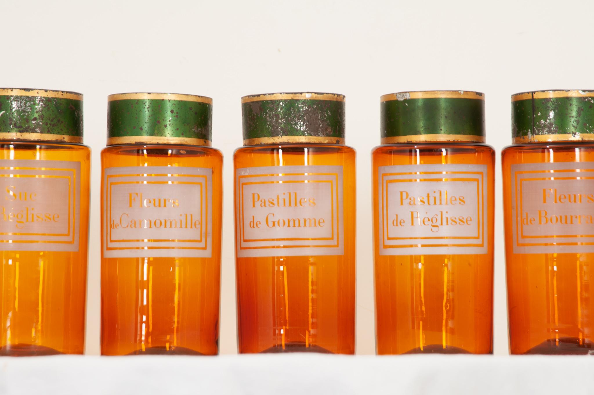 Ensemble français de 6 conteneurs de rangement en verre ambré Bon état - En vente à Baton Rouge, LA