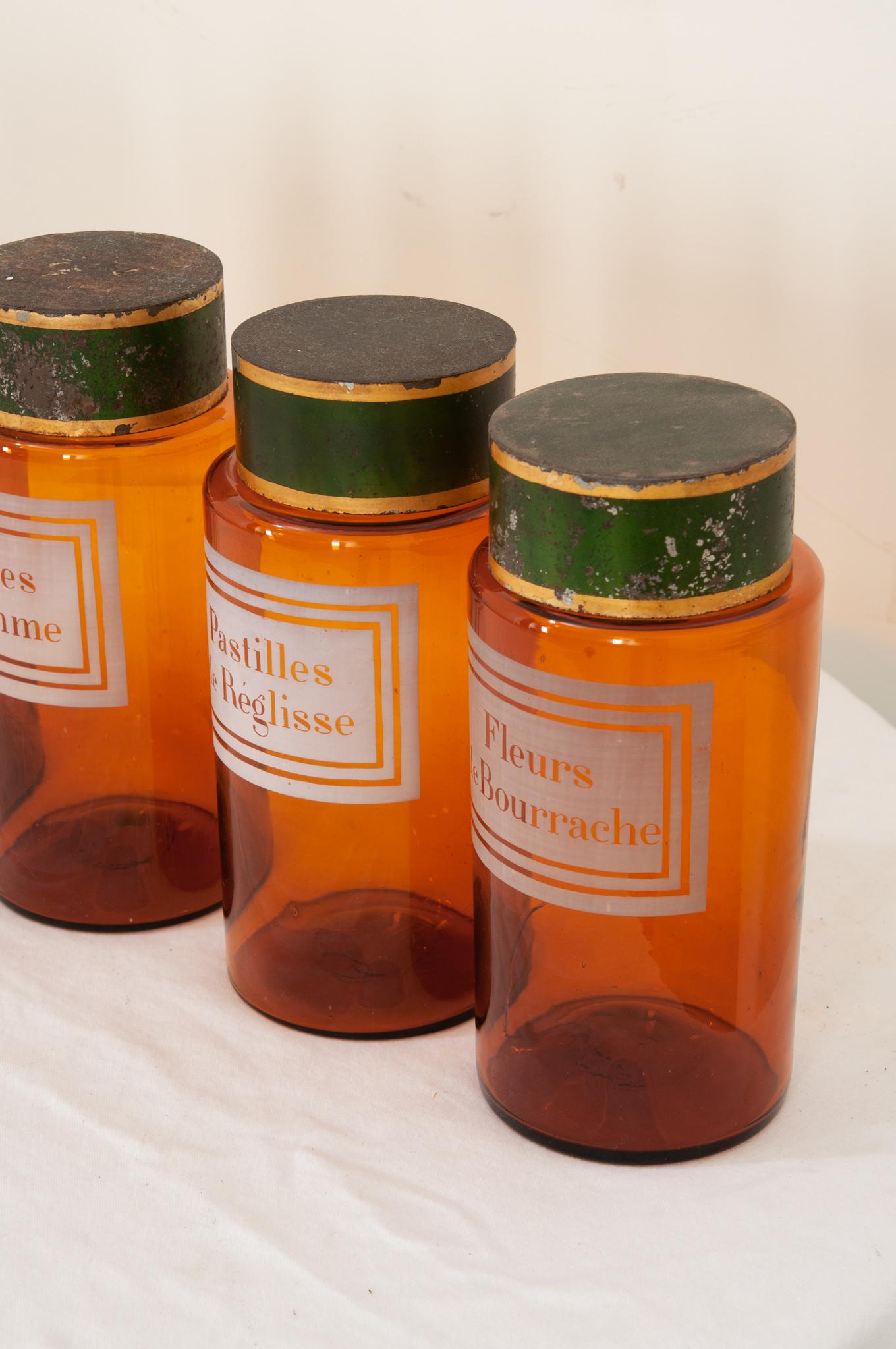 Peinture Ensemble français de 6 conteneurs de rangement en verre ambré en vente