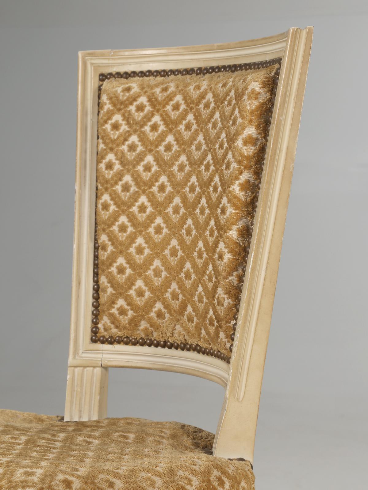Ensemble français de (6) chaises de salle à manger de style Louis XVI peintes à l'origine, non restaurées Bon état - En vente à Chicago, IL