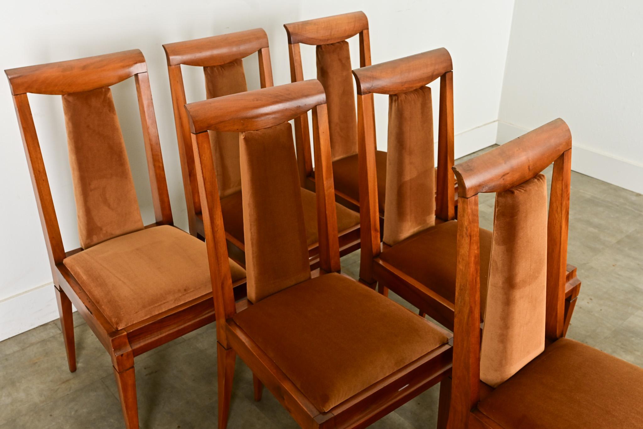 Intagliato a mano Set di 6 sedie da pranzo francesi del metà secolo in vendita