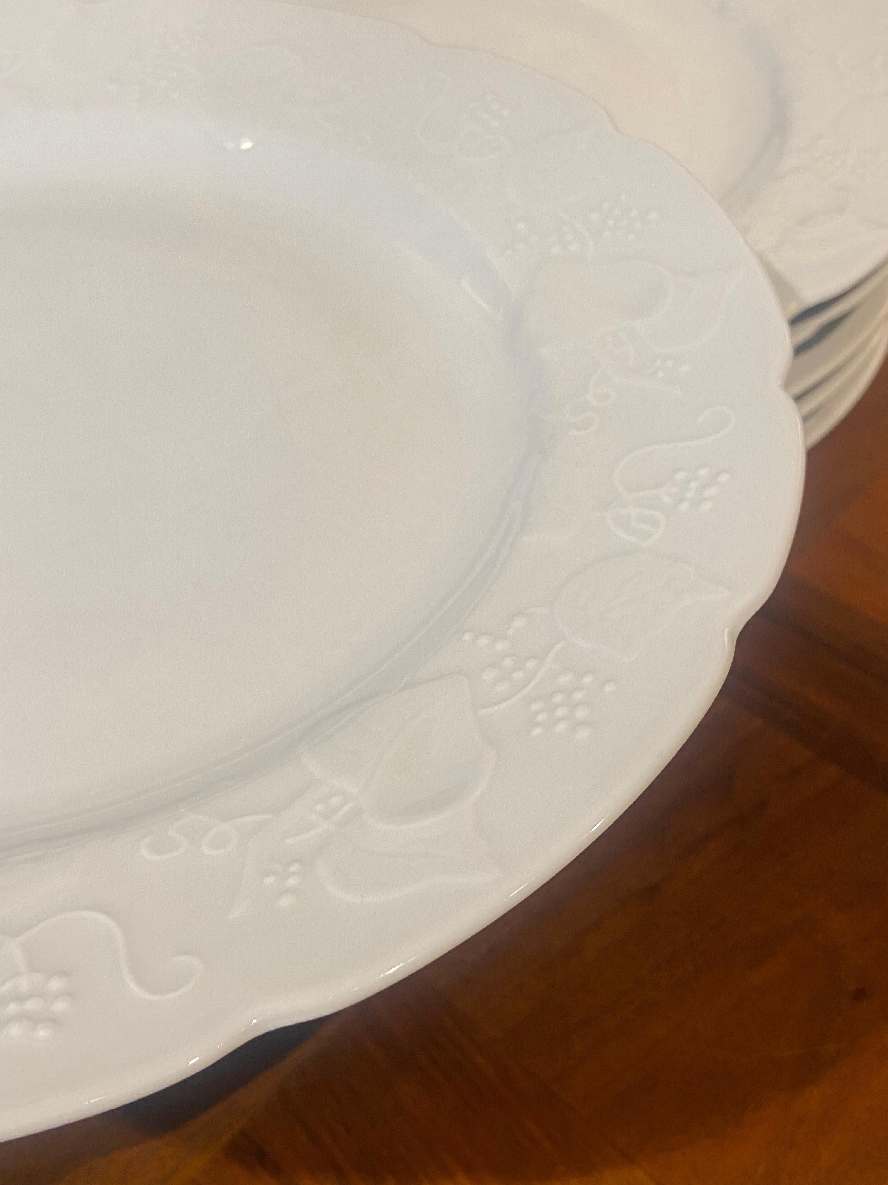 French Set of Eleven Dinner Plates by Lierre Sauvage CNP  In Good Condition For Sale In Sofia, BG