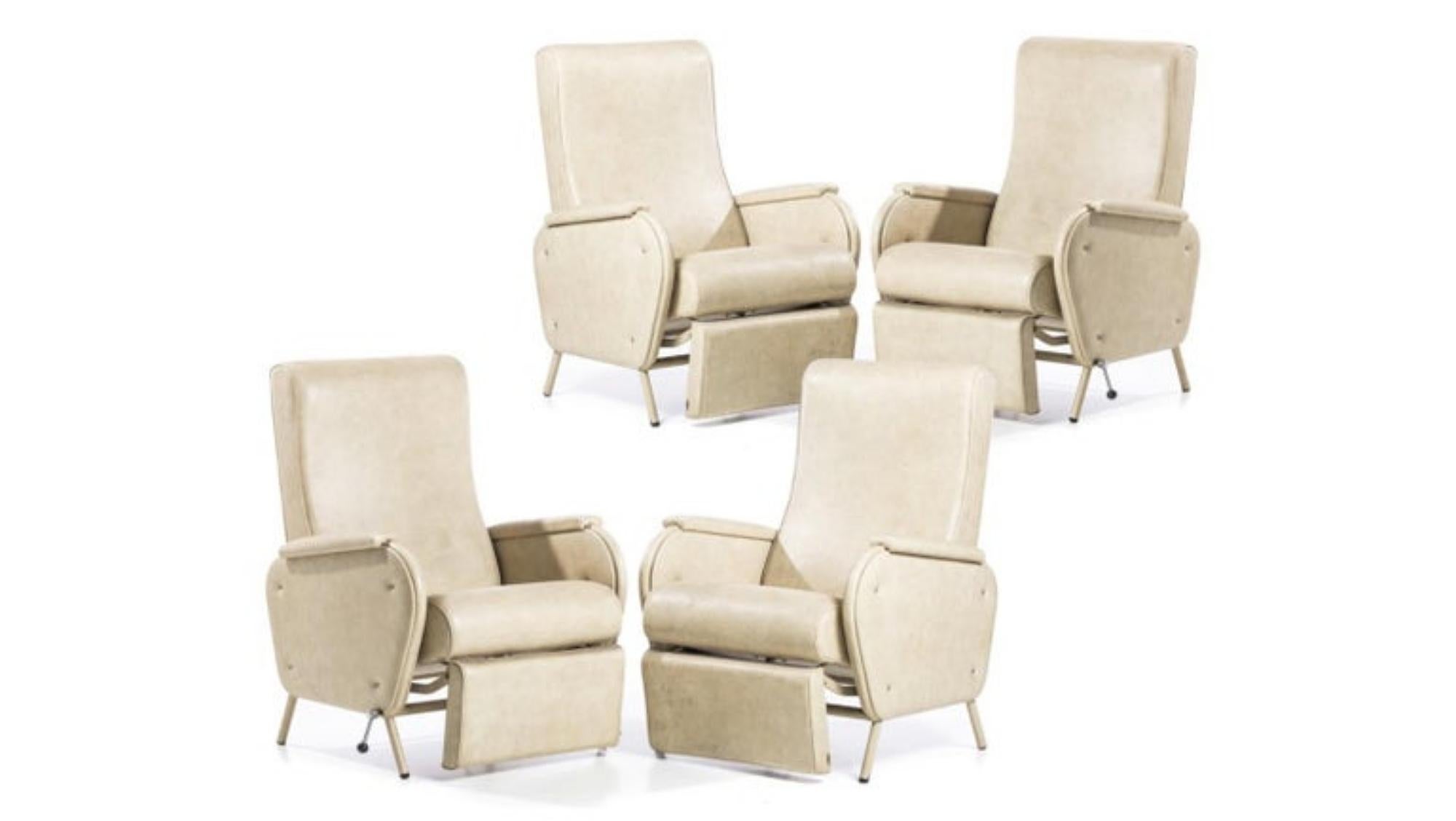 French set of four Art Deco chairs.


Early 20th century France.
Back and seats upholstered in leather synthetic.
Dim.: 103 x 74 x 81 cm.
Good conditions.