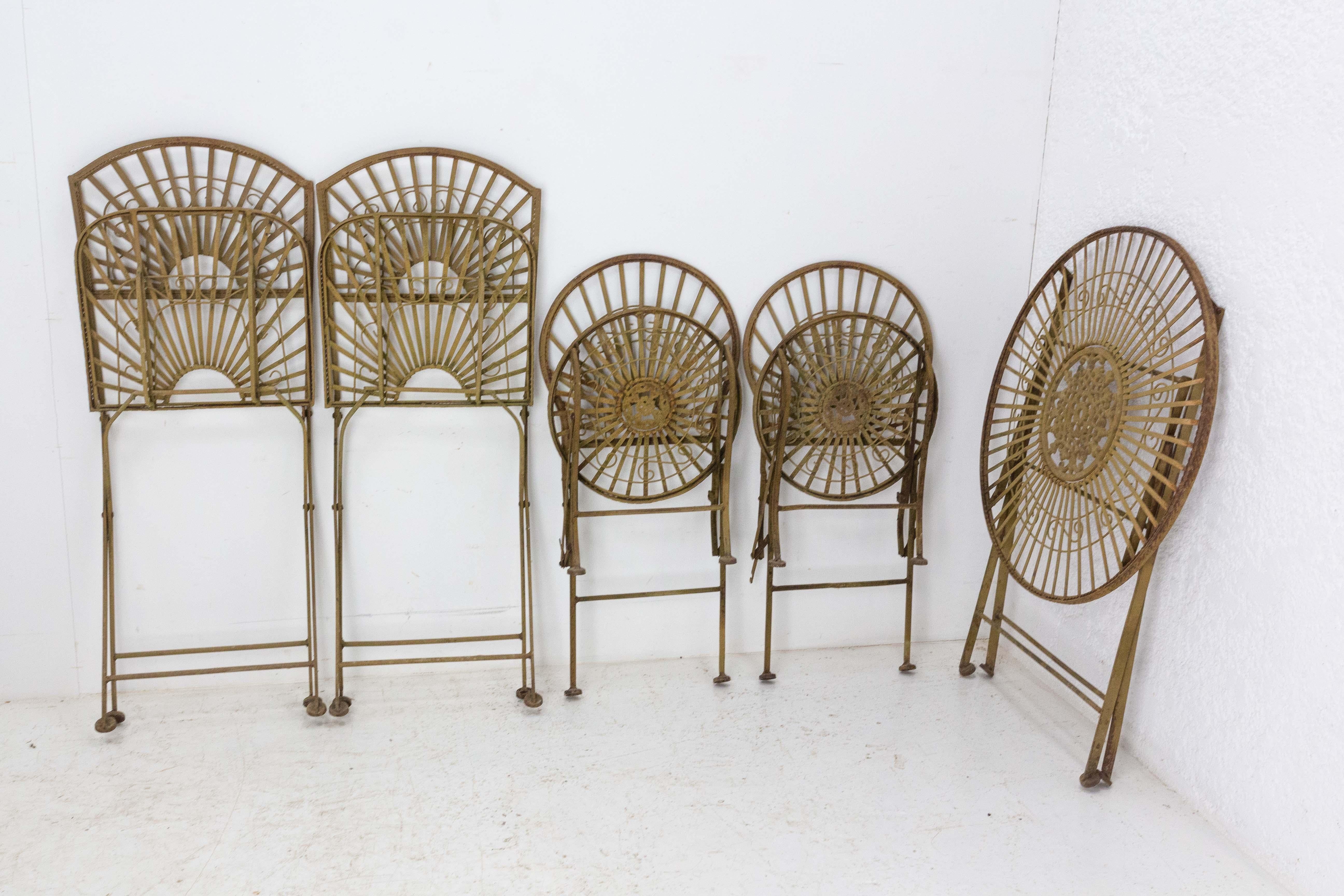 Ensemble français de quatre chaises et tables en fer pour patio et jardin du milieu du siècle dernier en vente 11