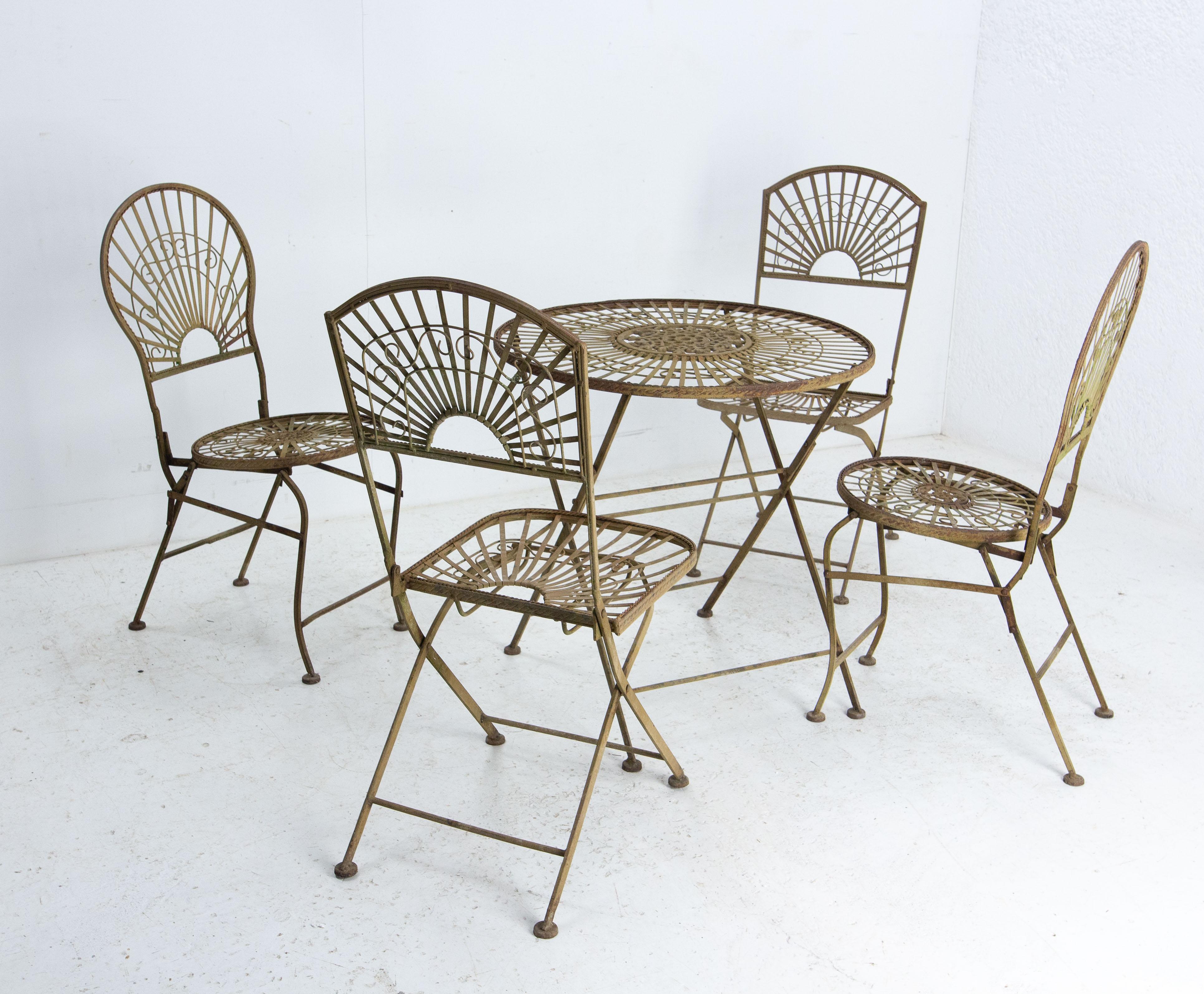 Mid-Century Modern French Set of Four Iron Chairs and Table for Patio and Garden Mid-Century For Sale