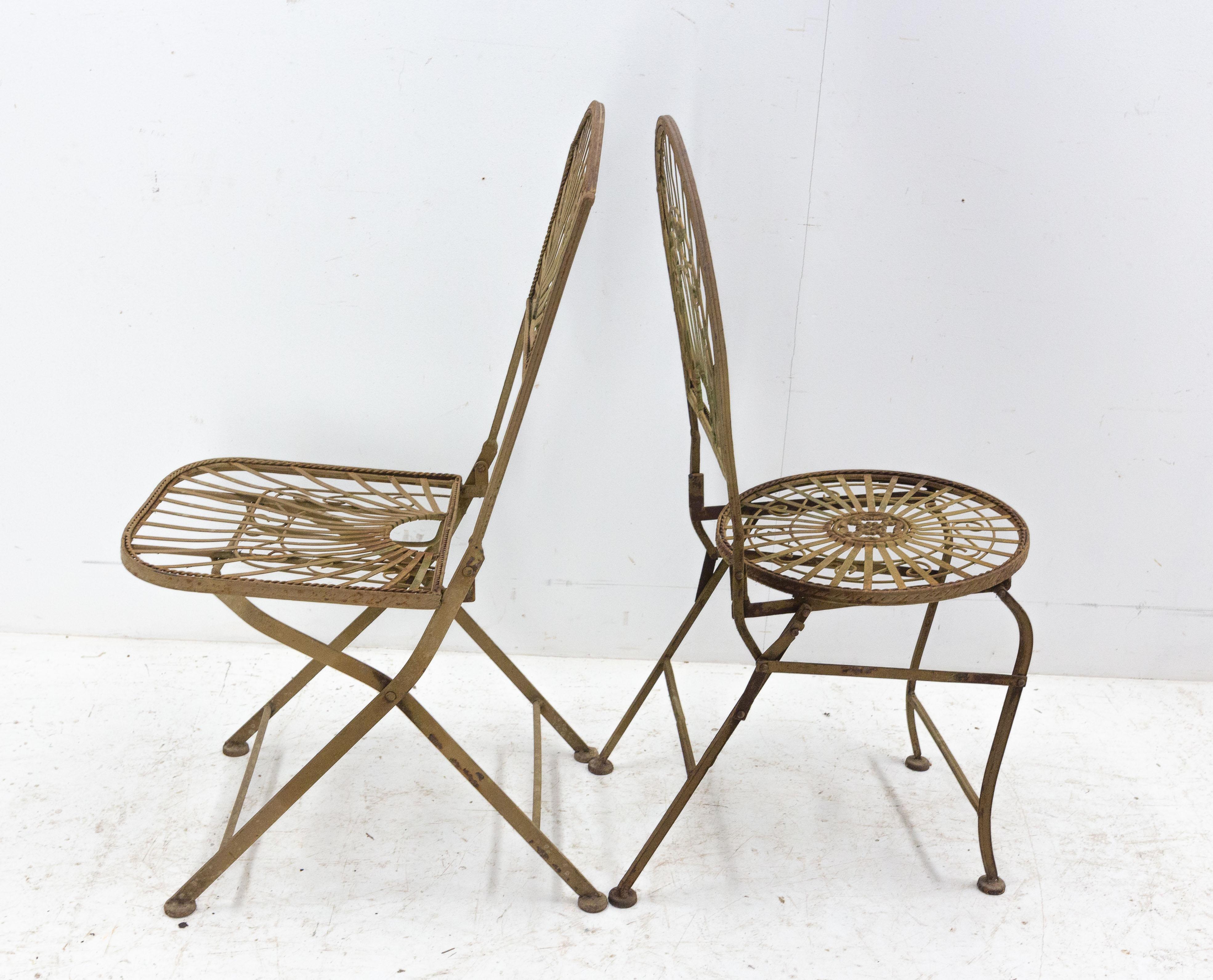 Milieu du XXe siècle Ensemble français de quatre chaises et tables en fer pour patio et jardin du milieu du siècle dernier en vente