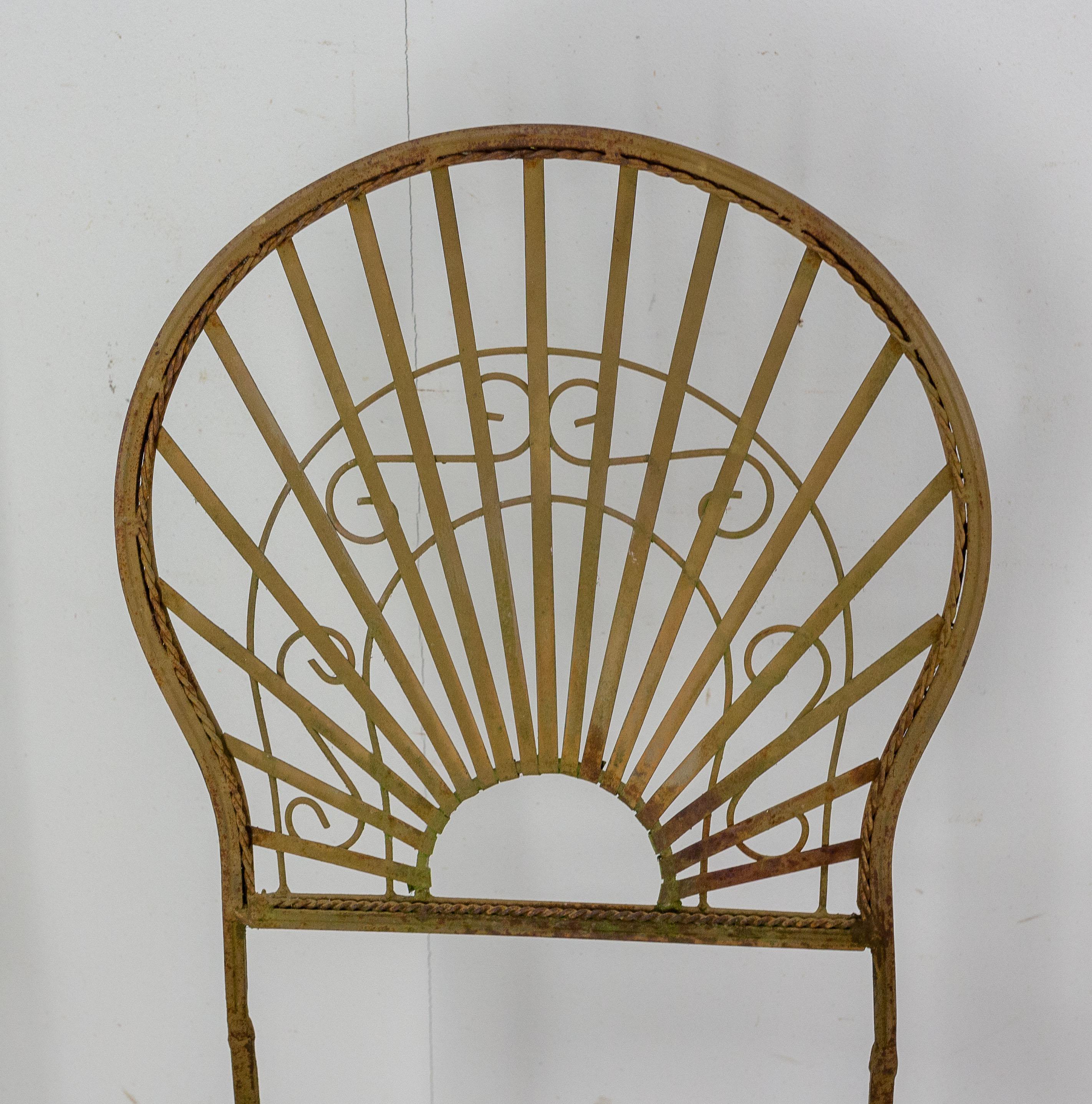 Ensemble français de quatre chaises et tables en fer pour patio et jardin du milieu du siècle dernier en vente 1