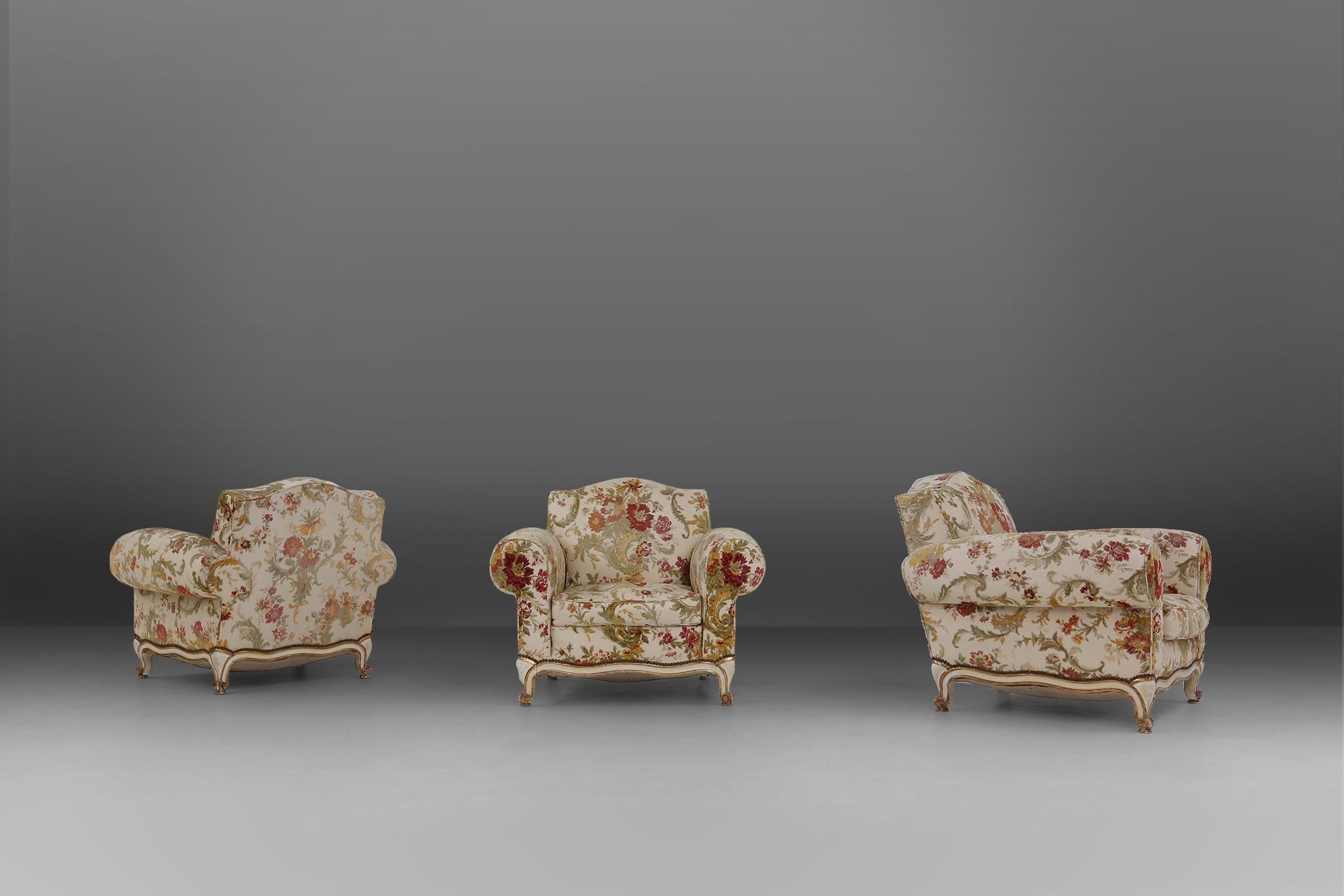 French Set of Lounge Chairs in Floral Upholstery For Sale 4