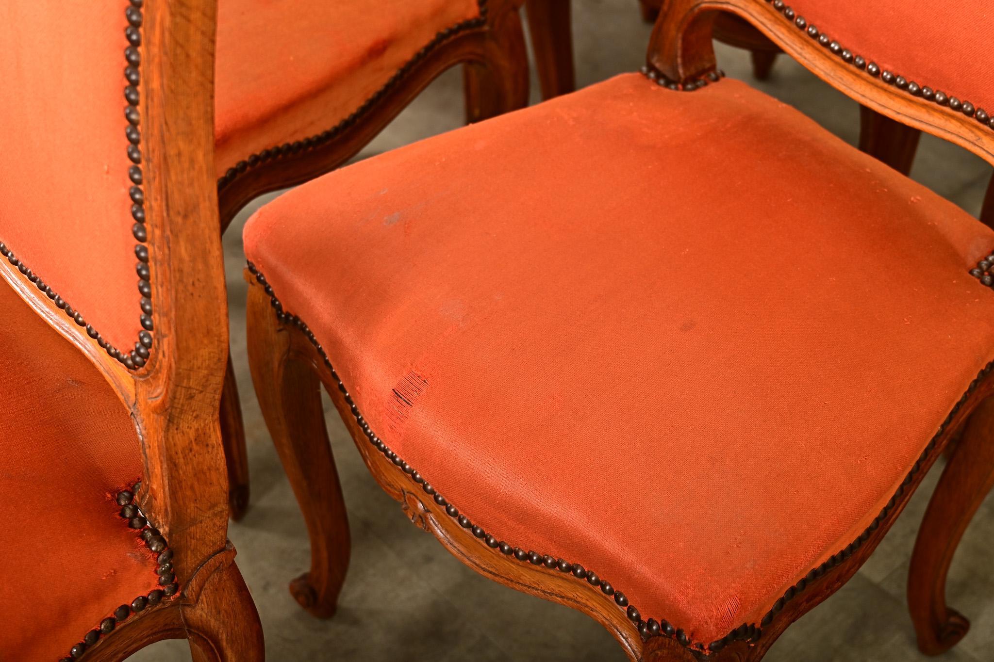 Ottone Set francese di nove sedie da pranzo in stile Luigi XV in vendita