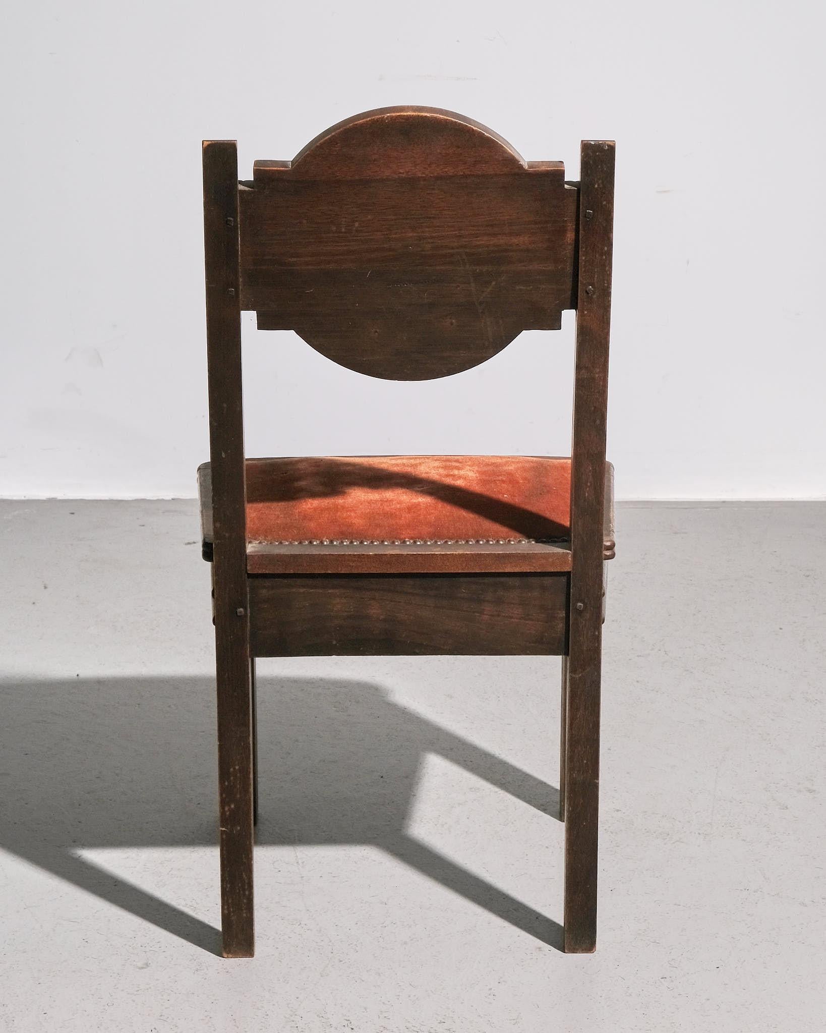 Ensemble de chaises de salle à manger en chêne à dossiers circulaires tournés à la manière de Dudouyt en vente 1