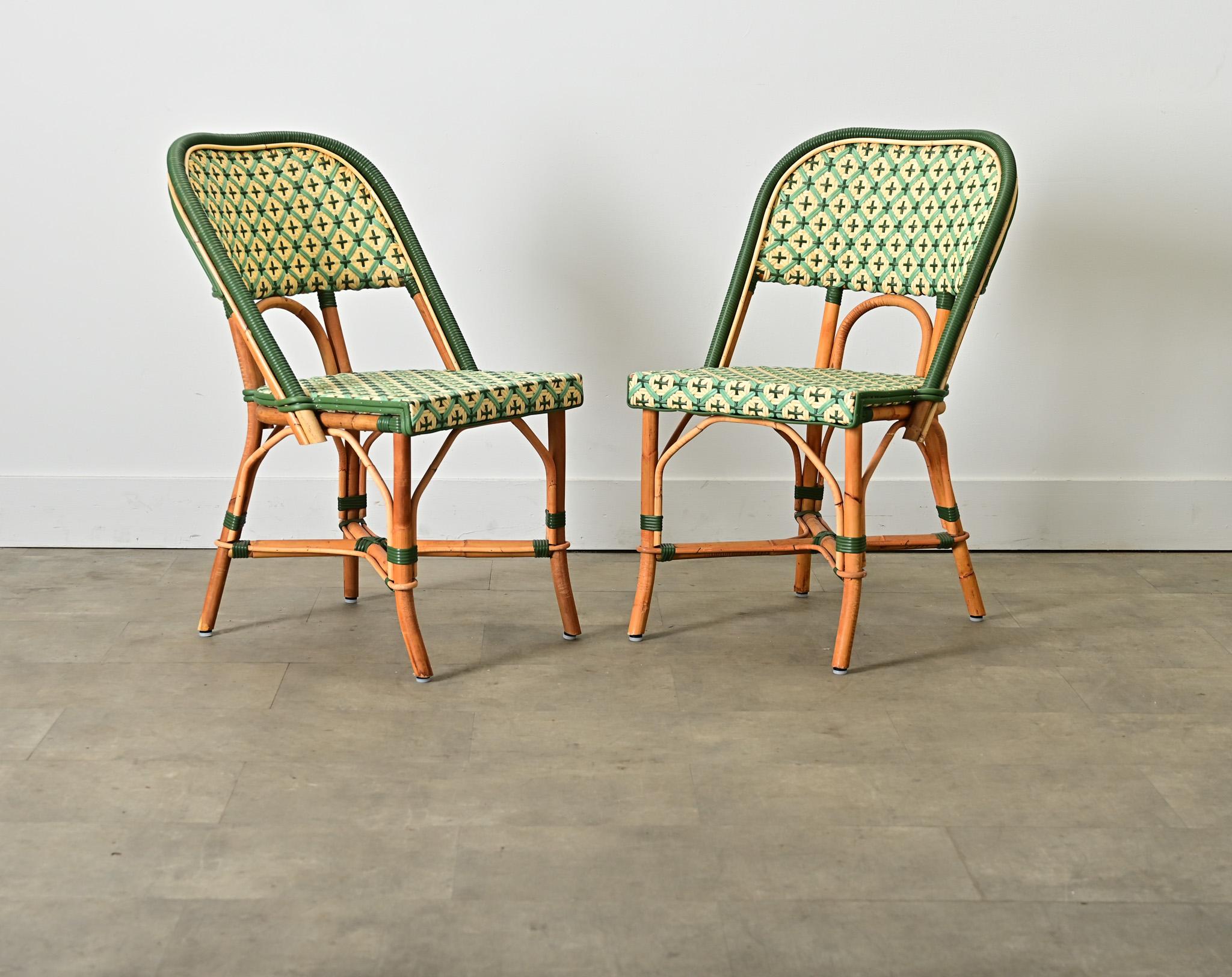 Ensemble de six chaises de bistro reproduites à la française en vente 3