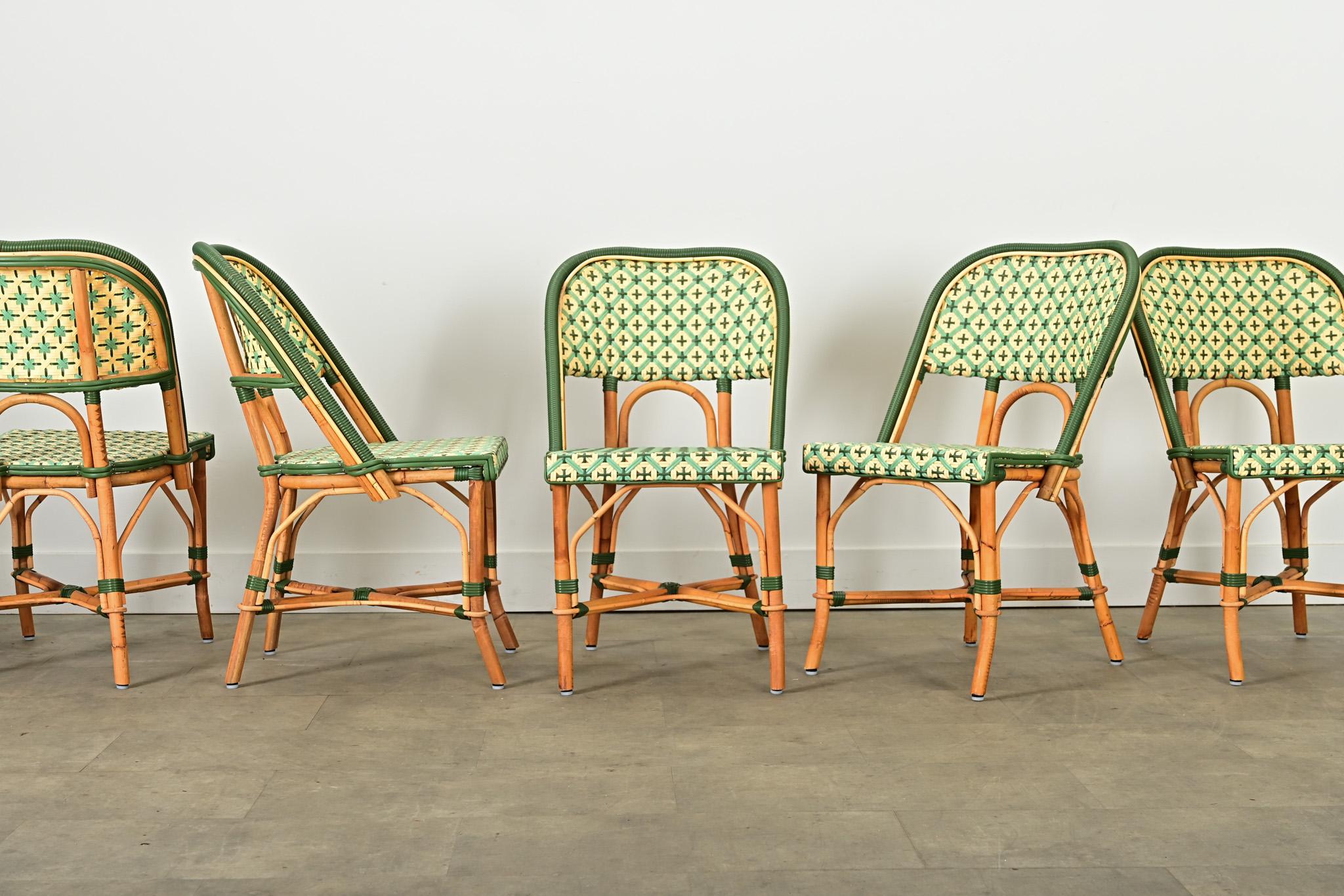 Ensemble de six chaises de bistro reproduites à la française en vente 4