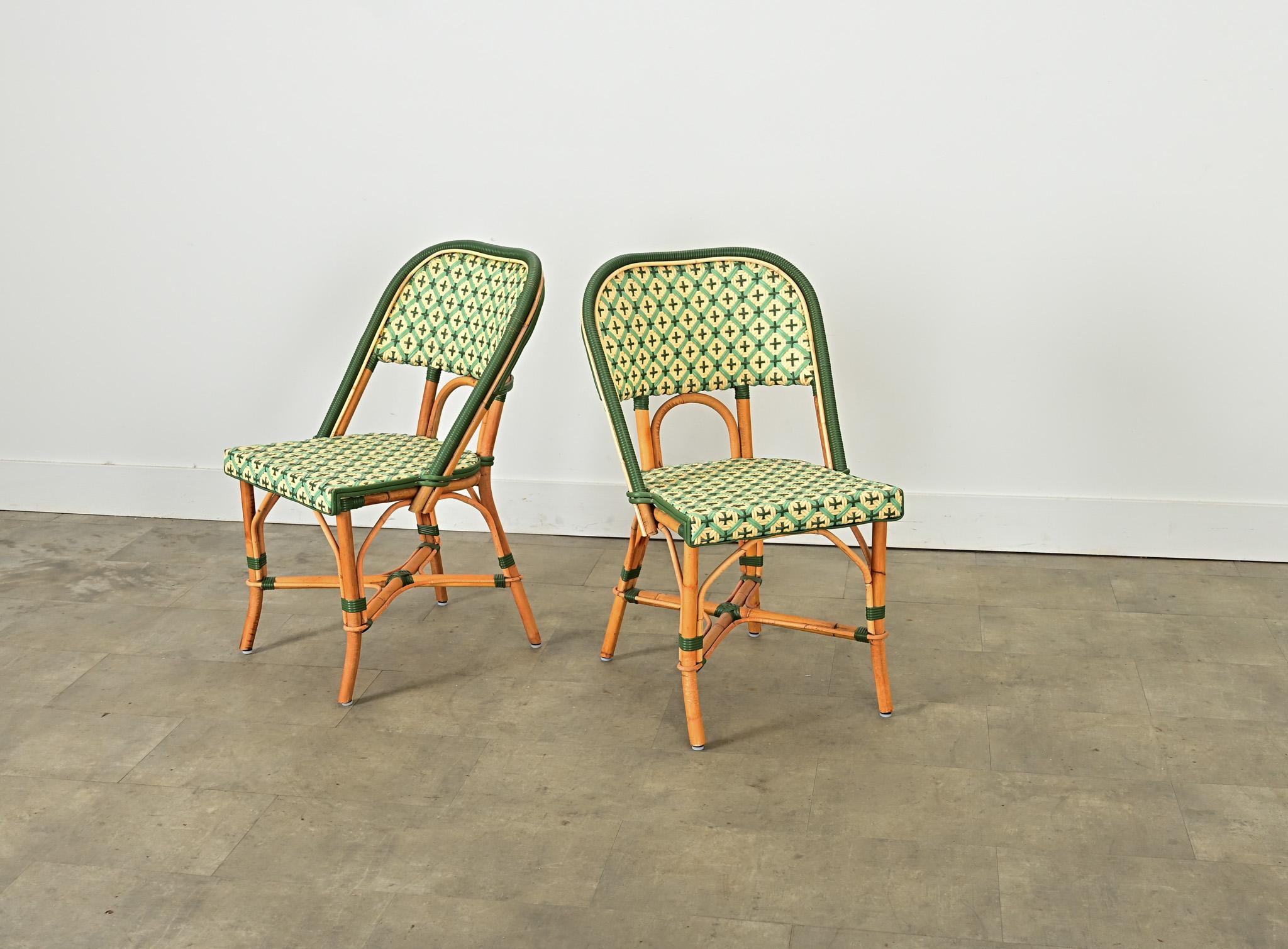 Ensemble de six chaises de bistro reproduites à la française en vente 6