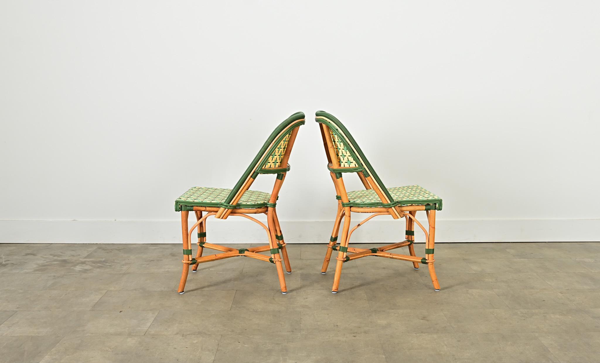 Ensemble de six chaises de bistro reproduites à la française en vente 7