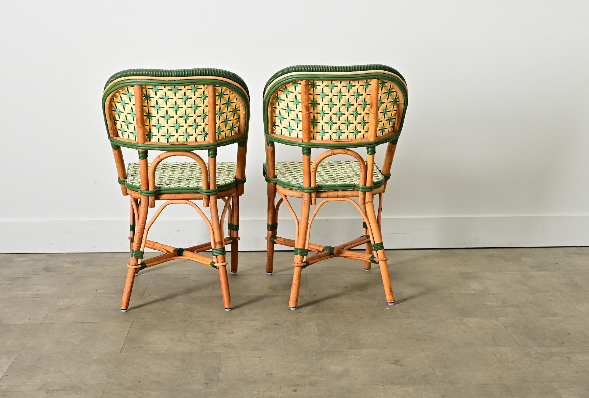 Ensemble de six chaises de bistro reproduites à la française en vente 8
