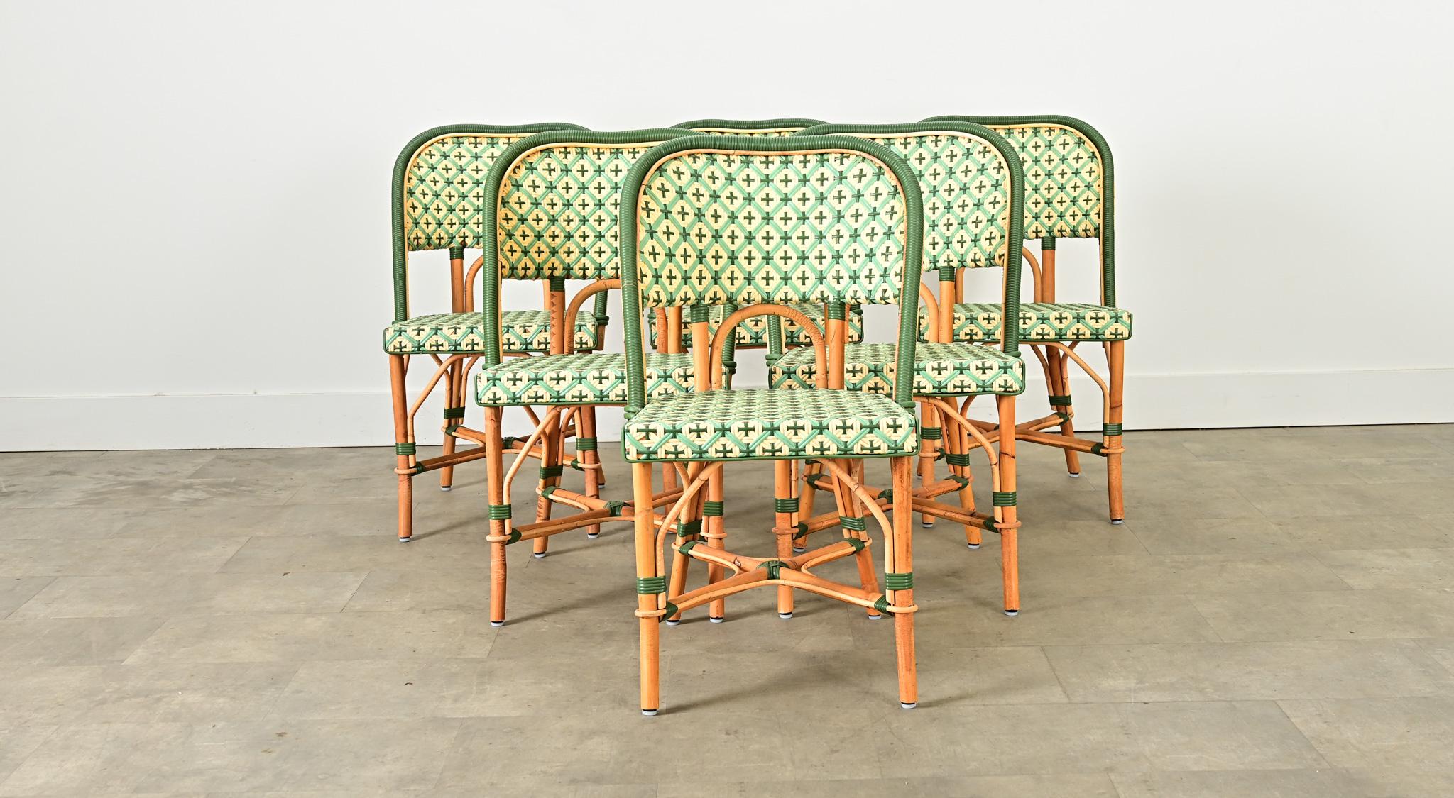 Provincial français Ensemble de six chaises de bistro reproduites à la française en vente