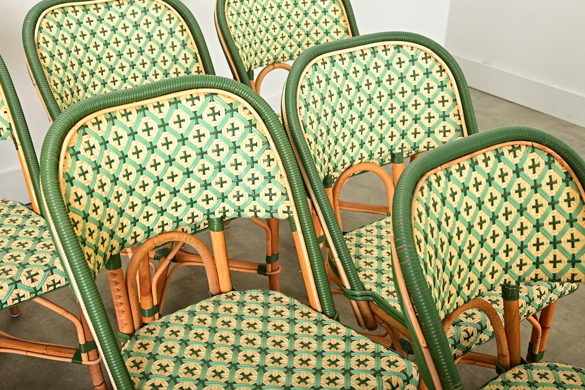 Tissage Ensemble de six chaises de bistro reproduites à la française en vente