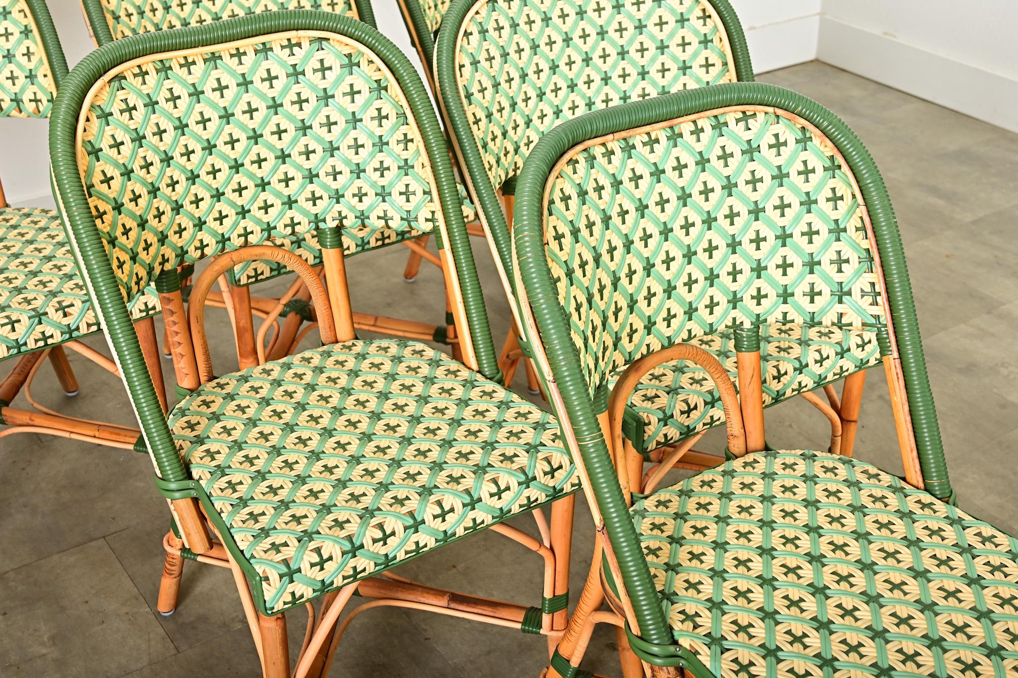 Ensemble de six chaises de bistro reproduites à la française en vente 1