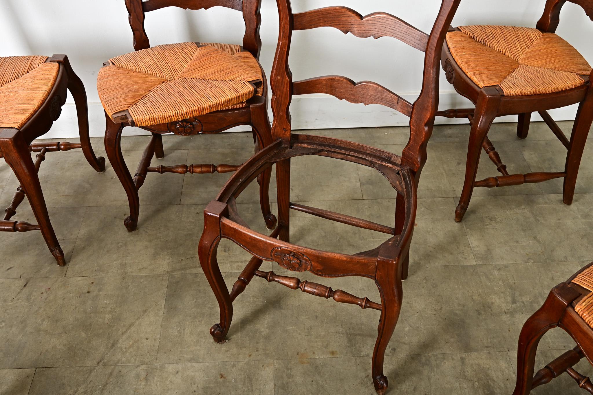 Juego Francés de Seis Sillas de Asiento Rústico Estilo Luis XV en venta 4