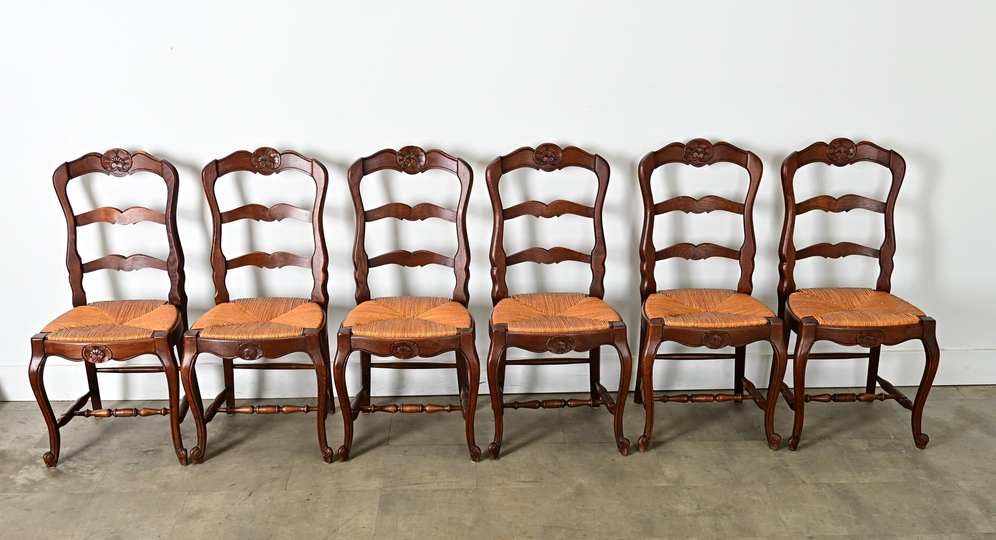 Juego Francés de Seis Sillas de Asiento Rústico Estilo Luis XV Tallado en venta