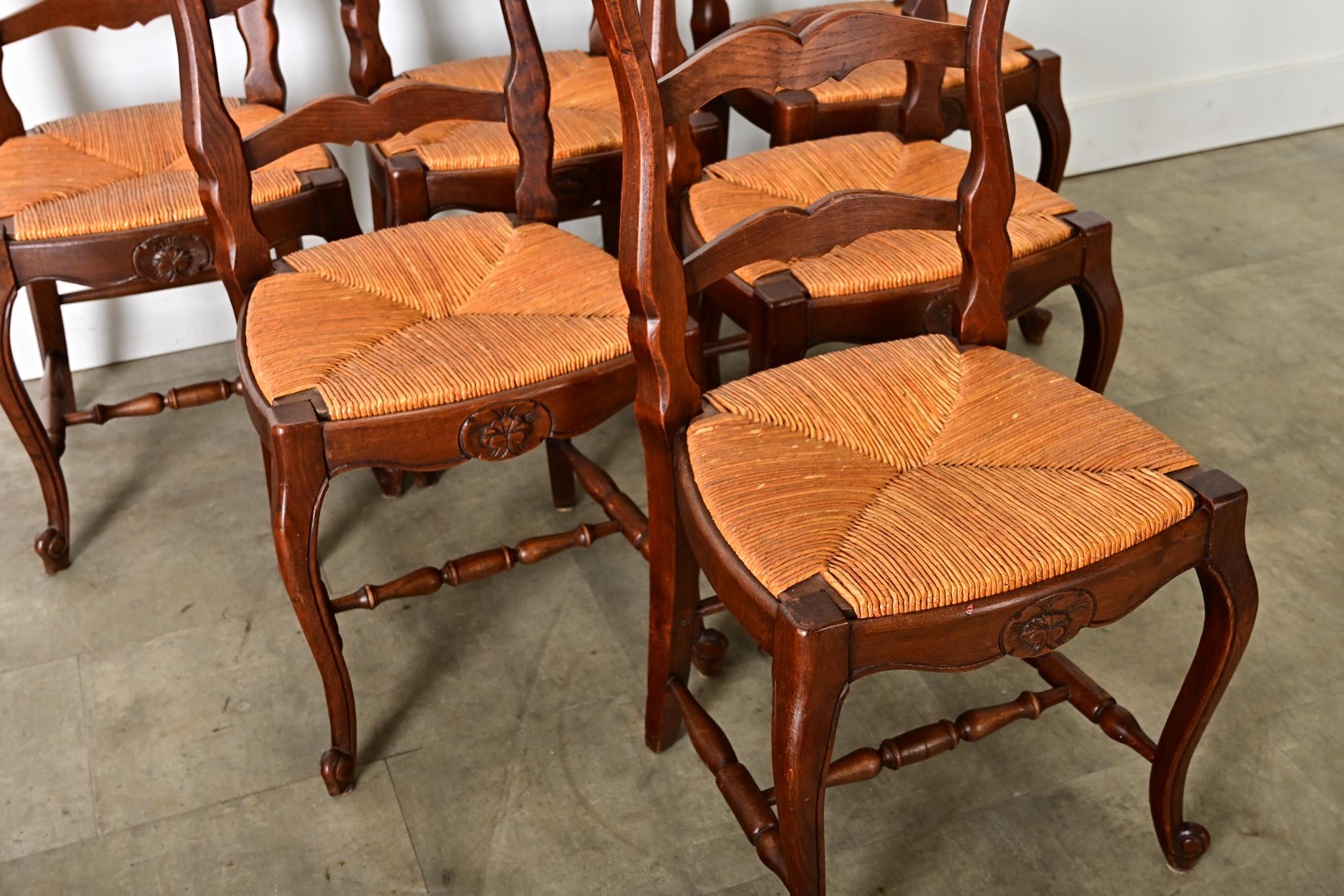 Juego Francés de Seis Sillas de Asiento Rústico Estilo Luis XV en venta 2