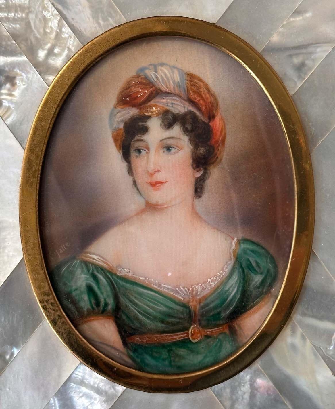 French Set of Six Mother of Pearl Miniature Portraits In Good Condition For Sale In Los Angeles, CA