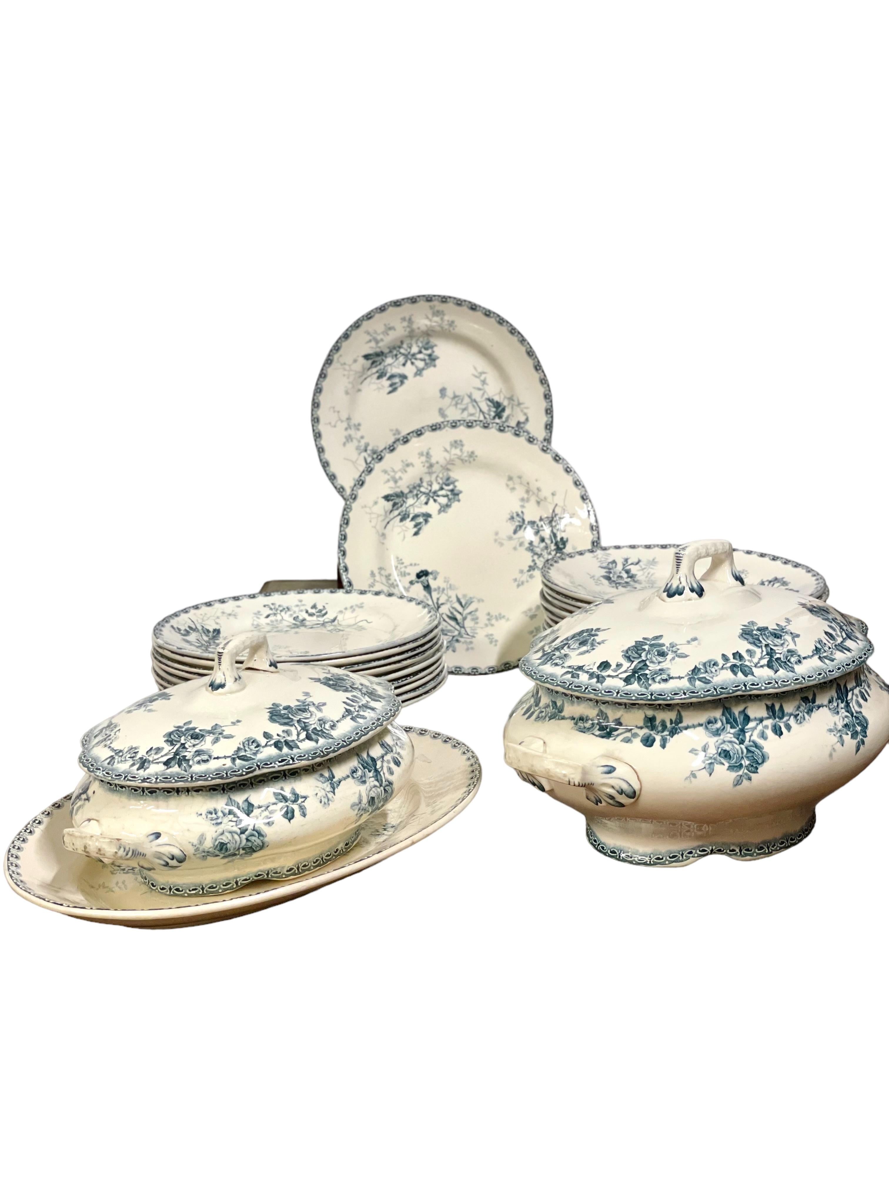 Juego francés de doce platos de hierro pintados a mano por Hippolyte Boulenger en venta 1