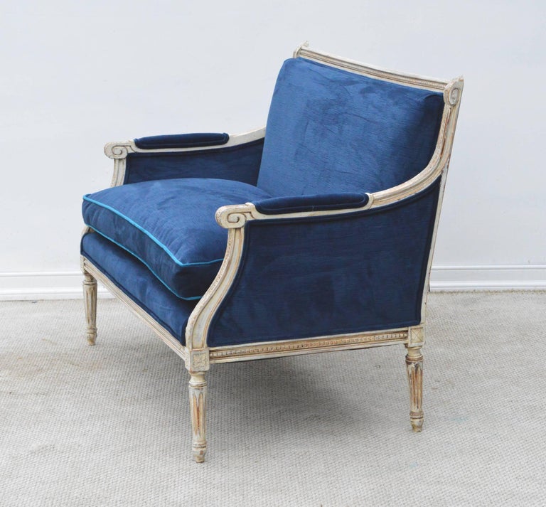 French Settee in Coastal Chic Blue Velvet For Sale at 1stDibs