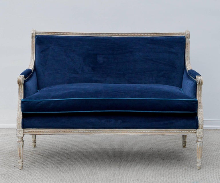 French Settee in Coastal Chic Blue Velvet For Sale at 1stDibs