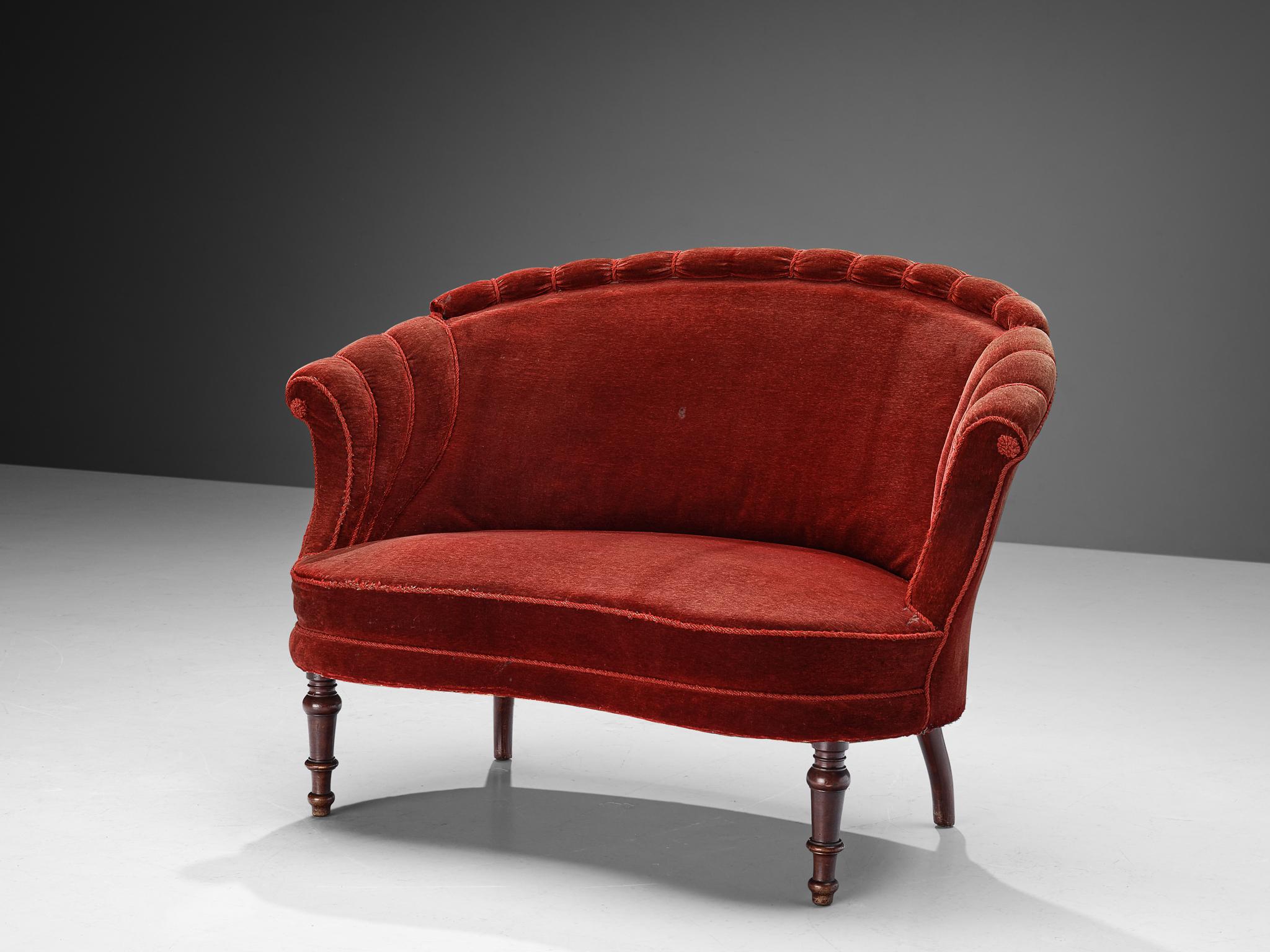 Settee, velvet fabric, stained beech, France, 1930s 

This exquisite settee of France origin adopts stylistic motifs of the 19th century Victorian Era as can been seen in the ornate legs and the back which has a certain theatrical aesthetic with